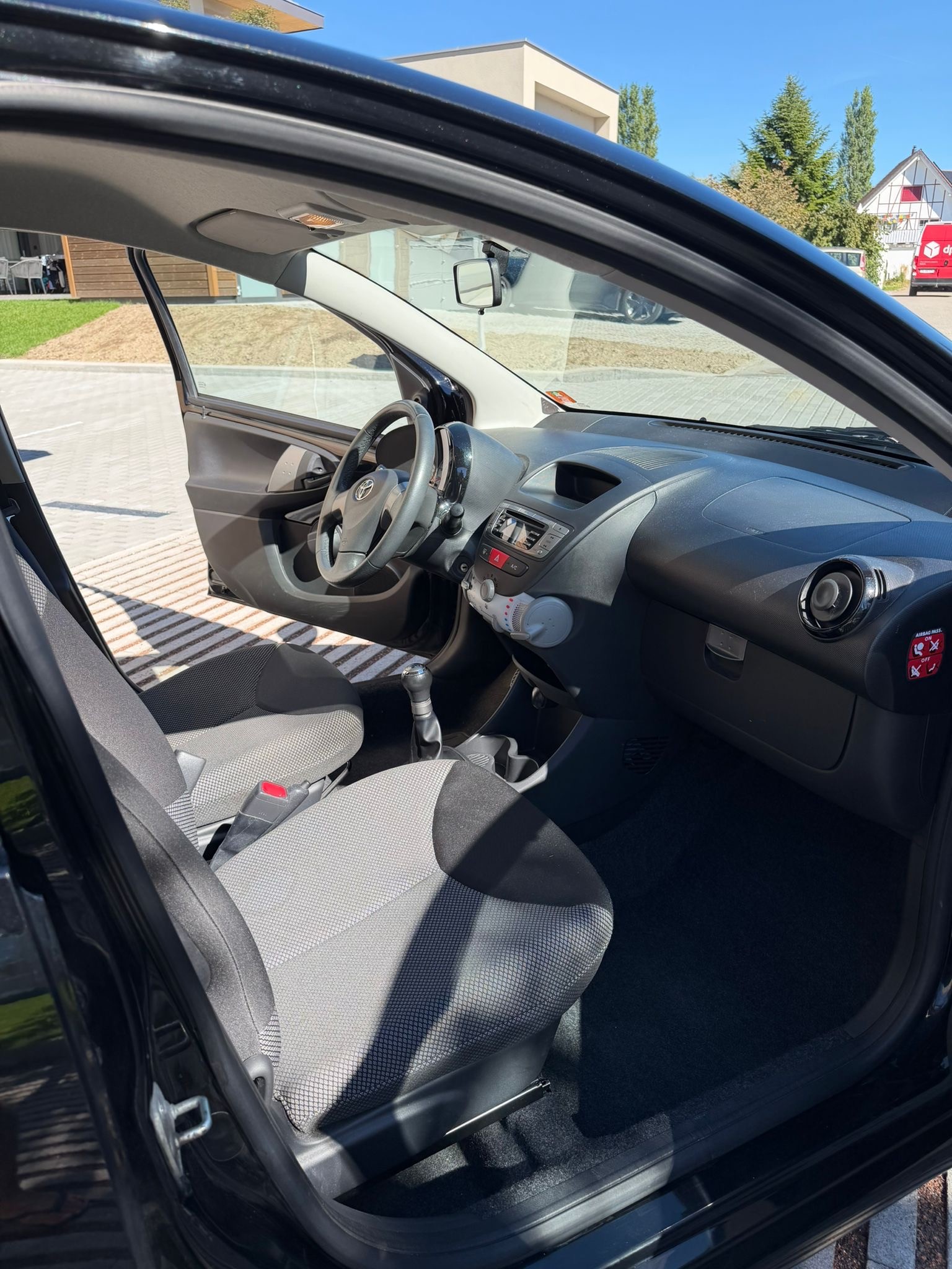 TOYOTA 1.0 VVT-i Linea Luna-image-1