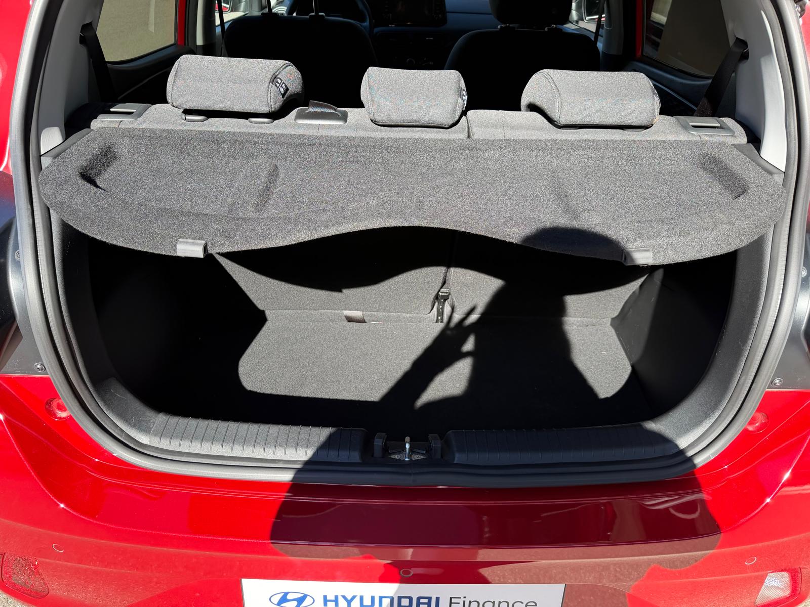 HYUNDAI i10 1.2 Amplia Aut.-image-8
