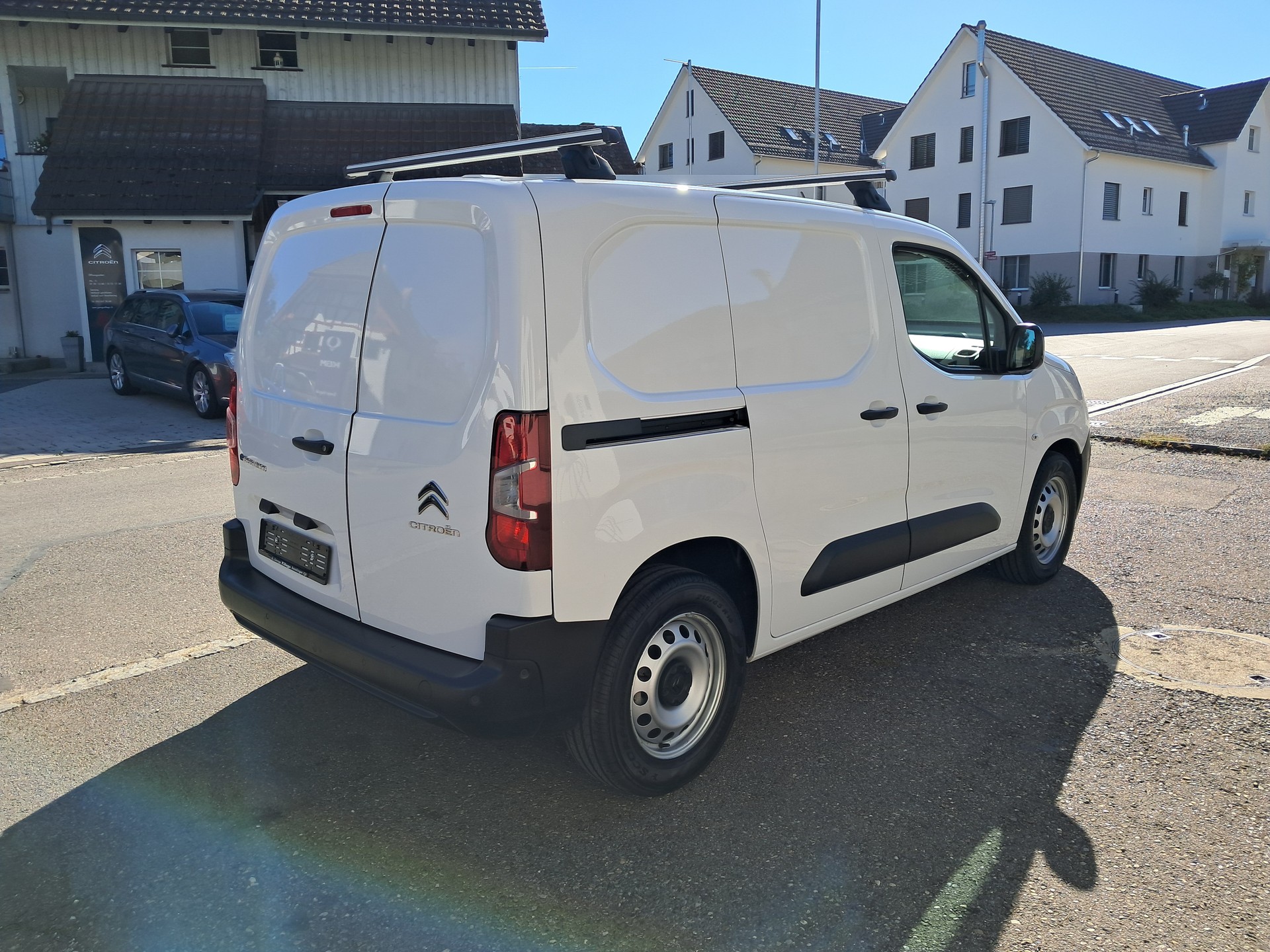 CITROEN e-Berlingo Van Swiss Edition-image-2