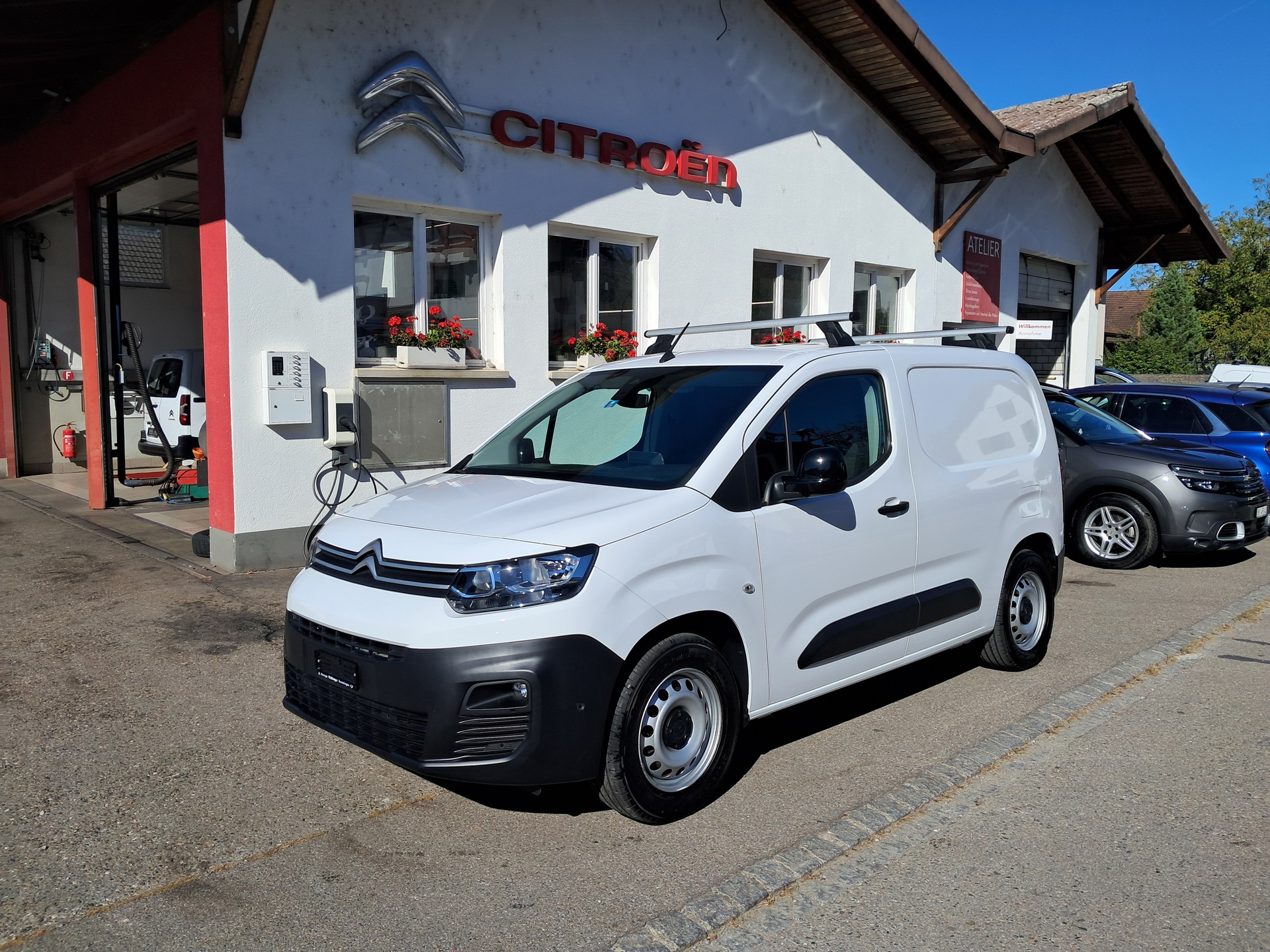 CITROEN e-Berlingo Van Swiss Edition-image-0