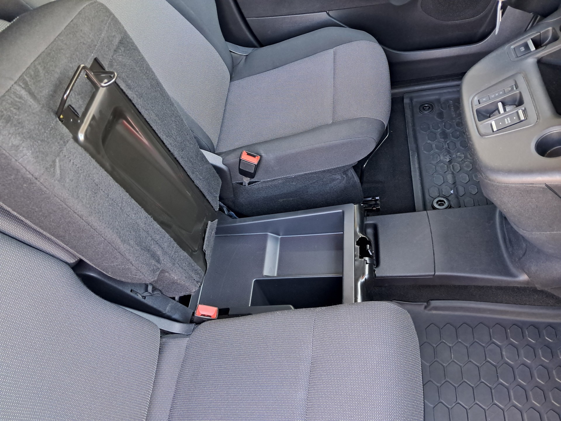 CITROEN e-Berlingo Van Swiss Edition-image-7