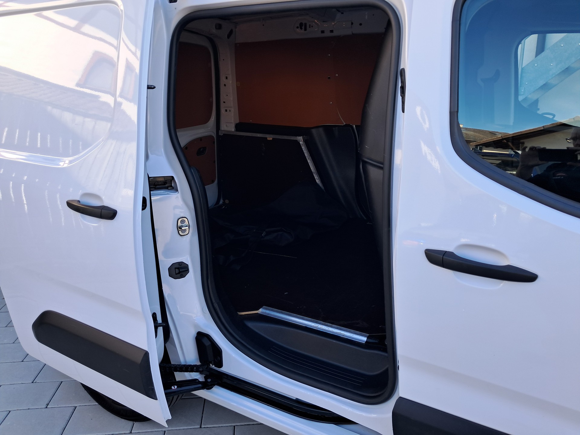 CITROEN e-Berlingo Van Swiss Edition-image-15