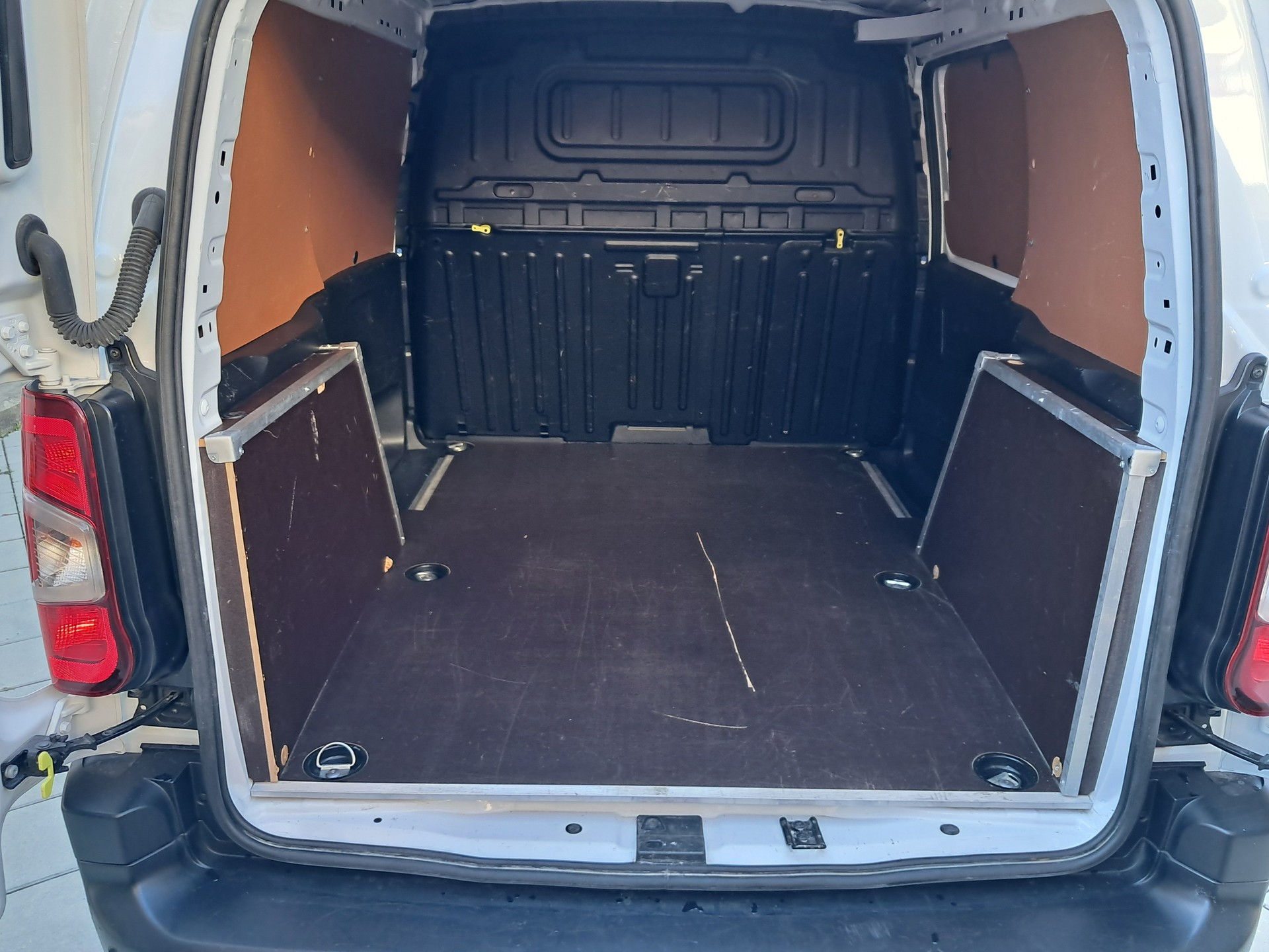 CITROEN e-Berlingo Van Swiss Edition-image-14