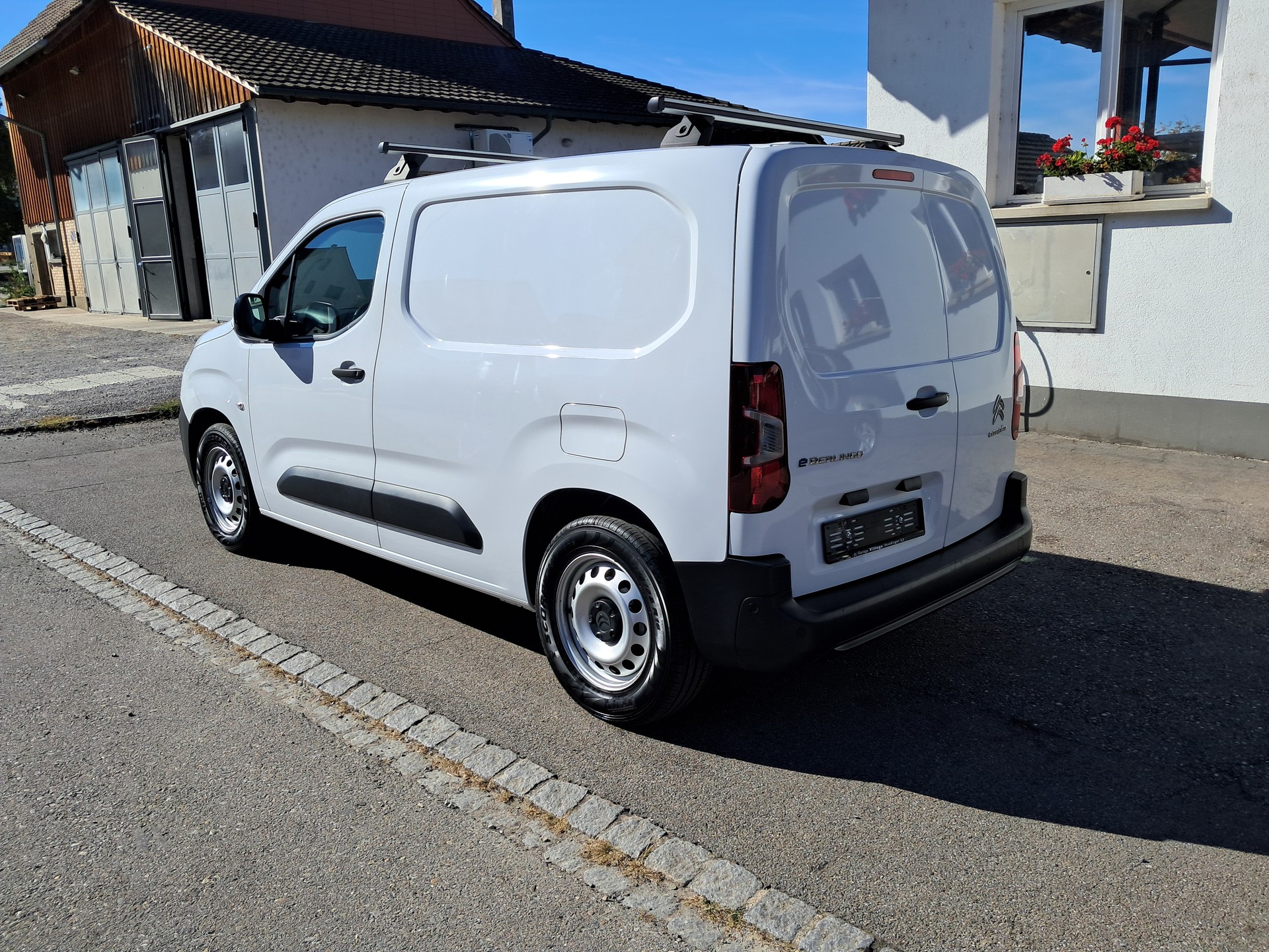CITROEN e-Berlingo Van Swiss Edition-image-1