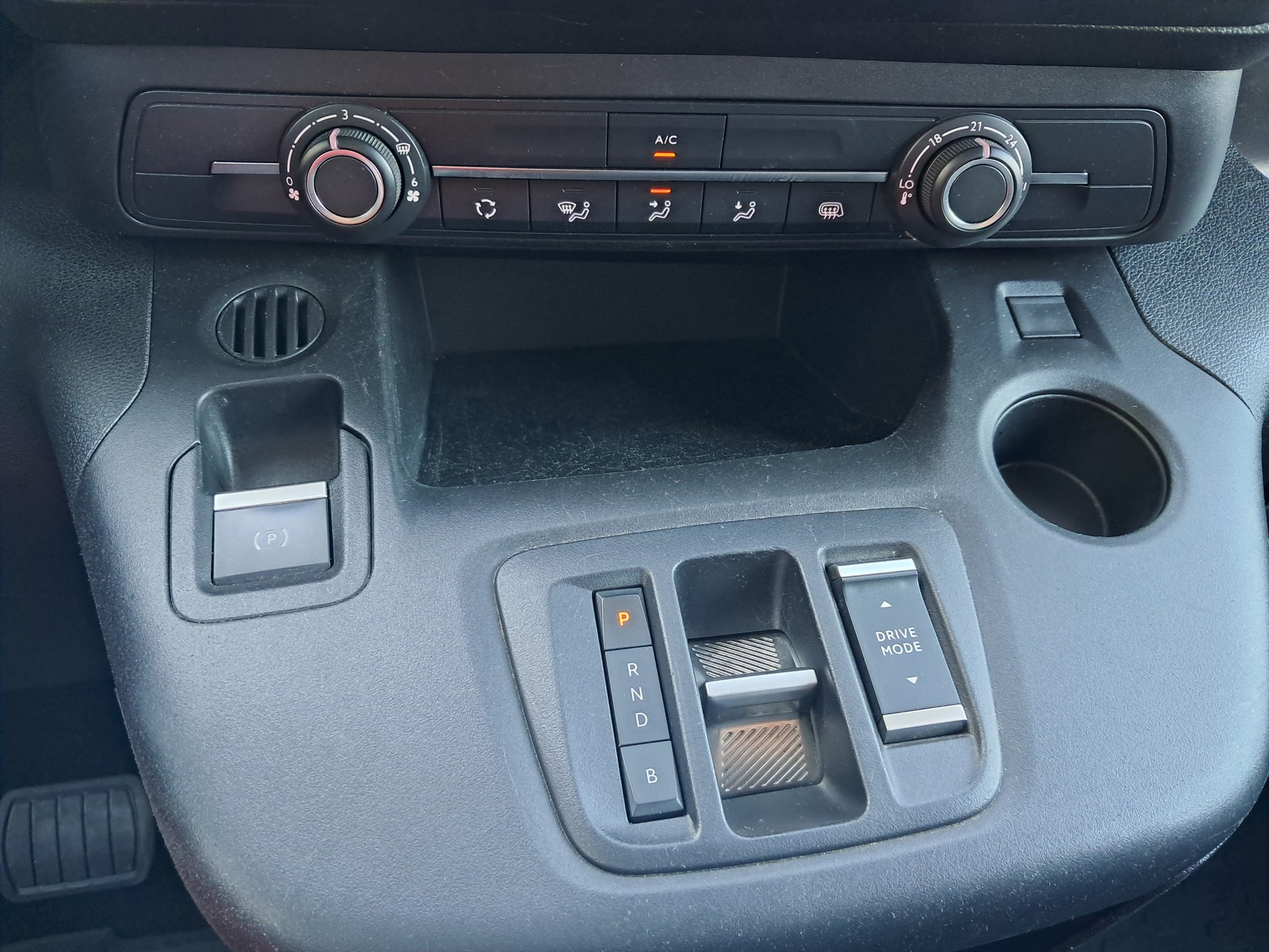 CITROEN e-Berlingo Van Swiss Edition-image-10