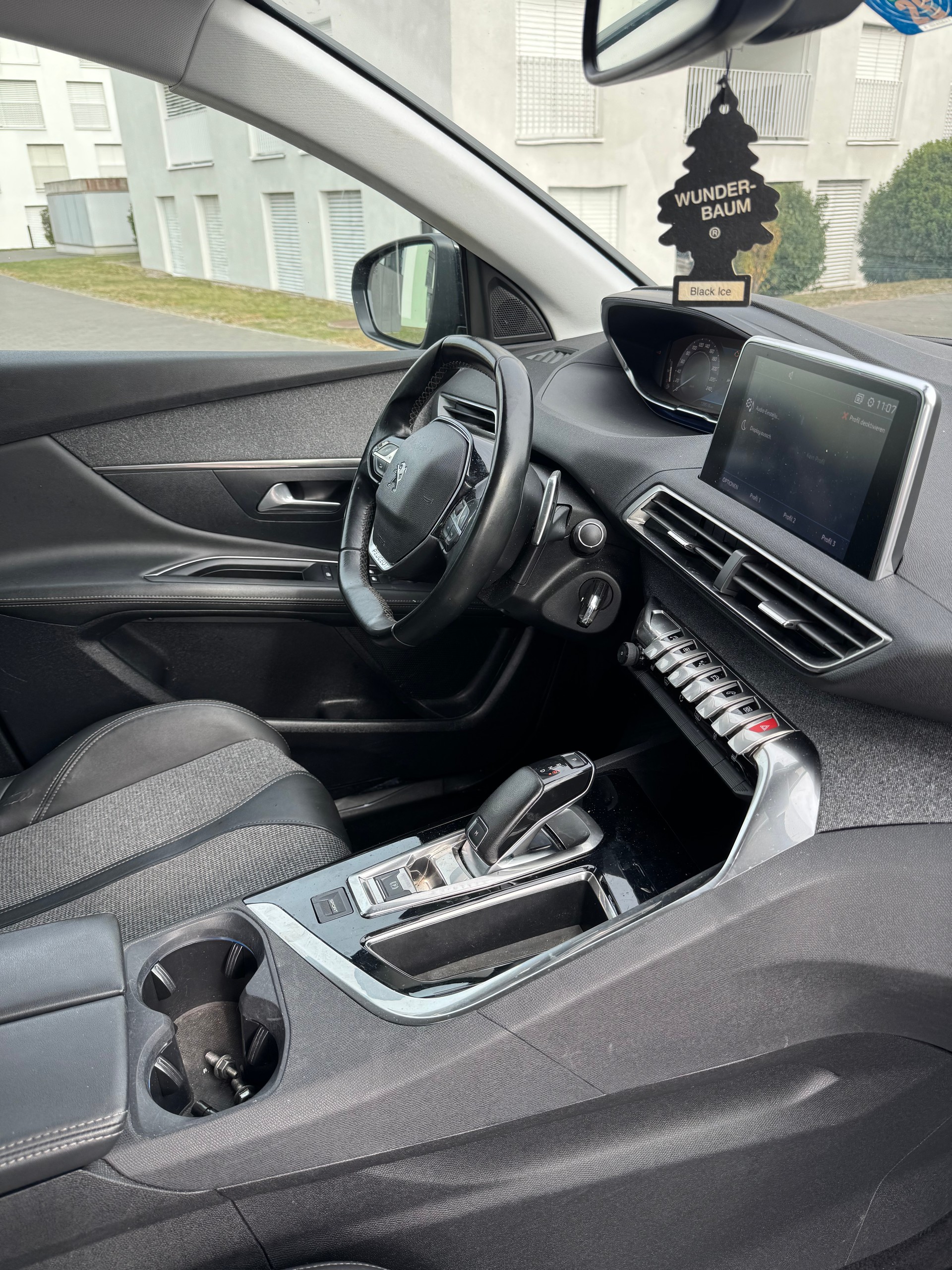 PEUGEOT 3008 1.5 BlueHDi Business Line EAT-image-13