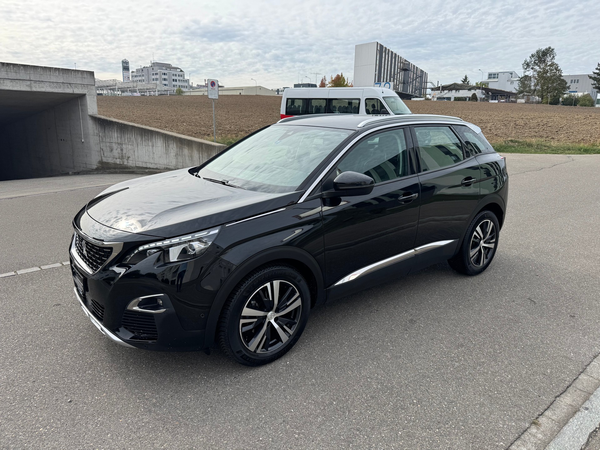 PEUGEOT 3008 1.5 BlueHDi Business Line EAT-image-0