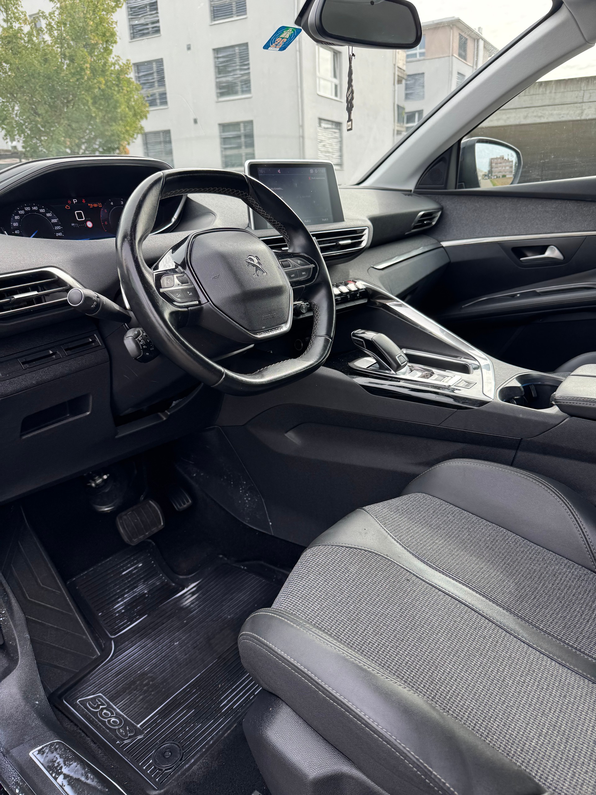 PEUGEOT 3008 1.5 BlueHDi Business Line EAT-image-12