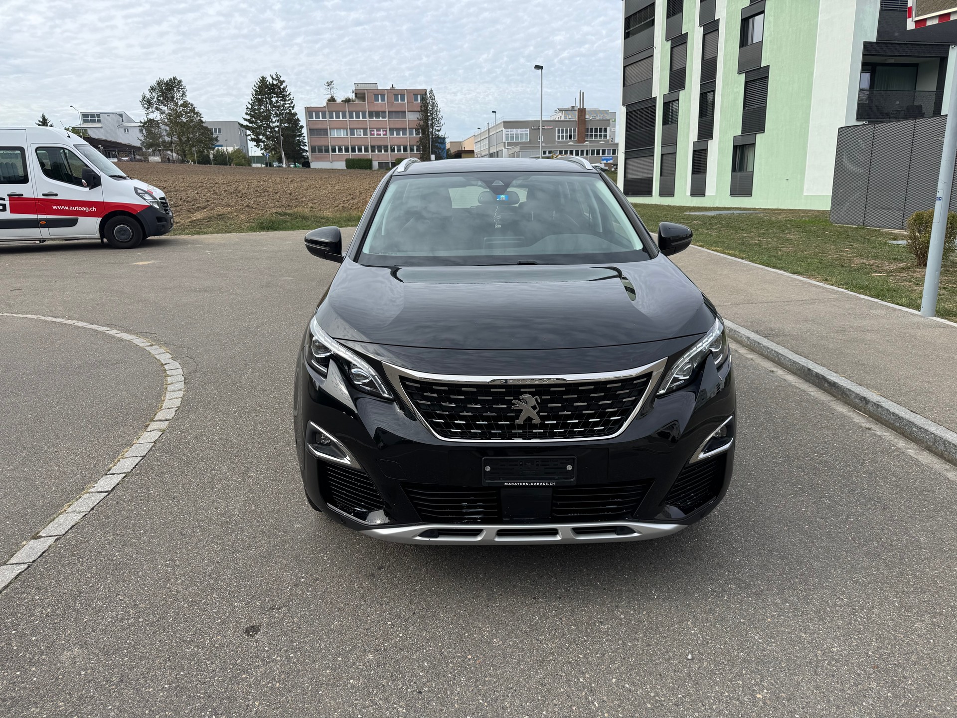 PEUGEOT 3008 1.5 BlueHDi Business Line EAT-image-2