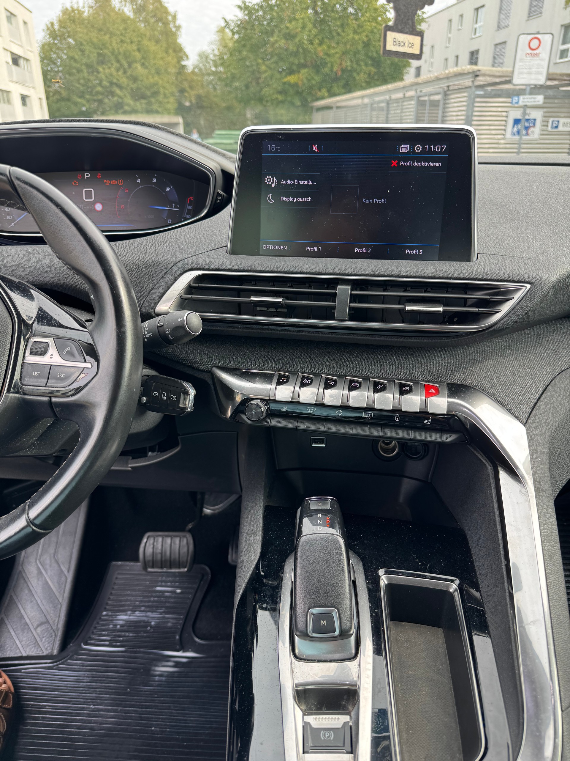 PEUGEOT 3008 1.5 BlueHDi Business Line EAT-image-9