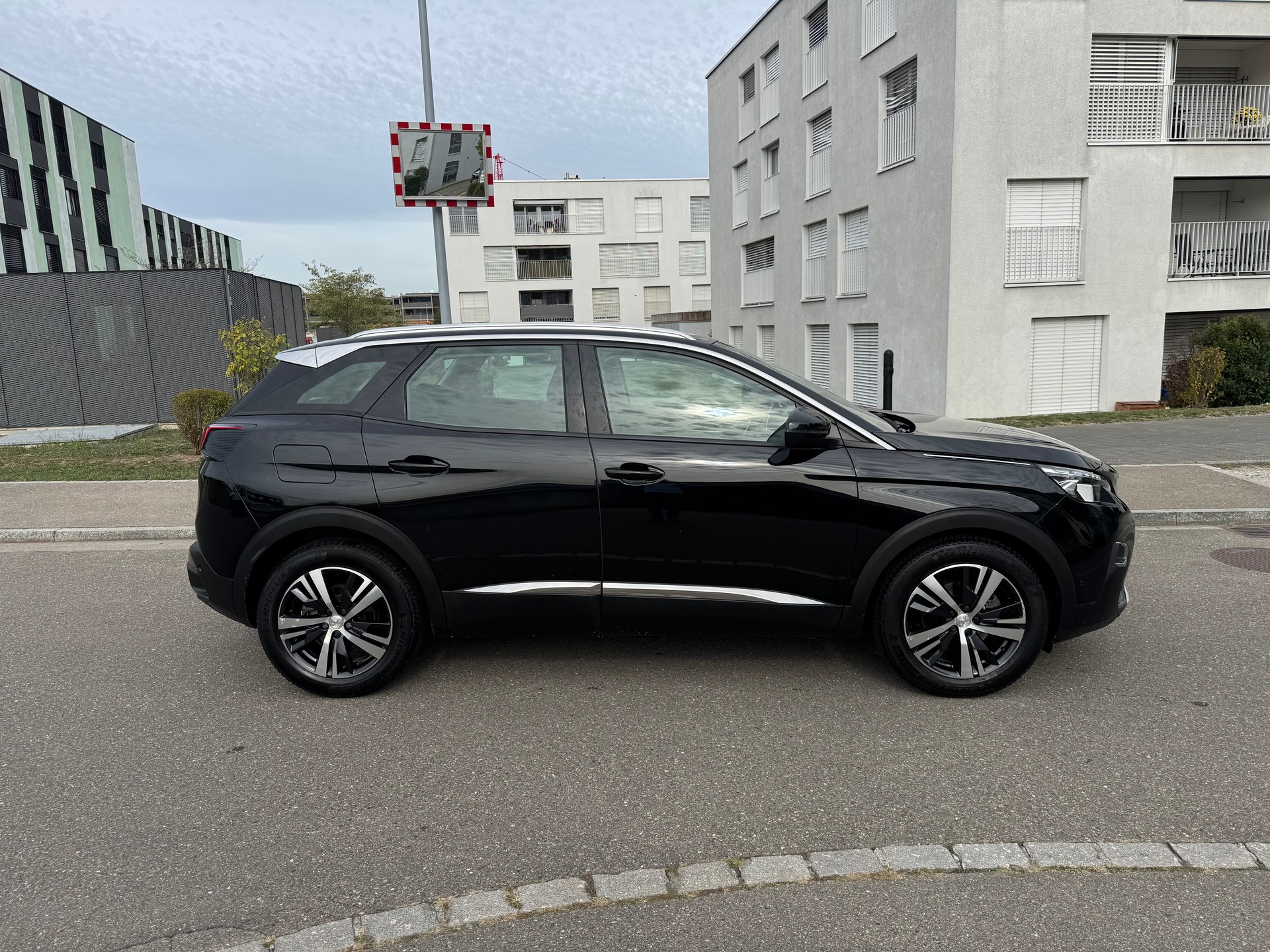 PEUGEOT 3008 1.5 BlueHDi Business Line EAT-image-5