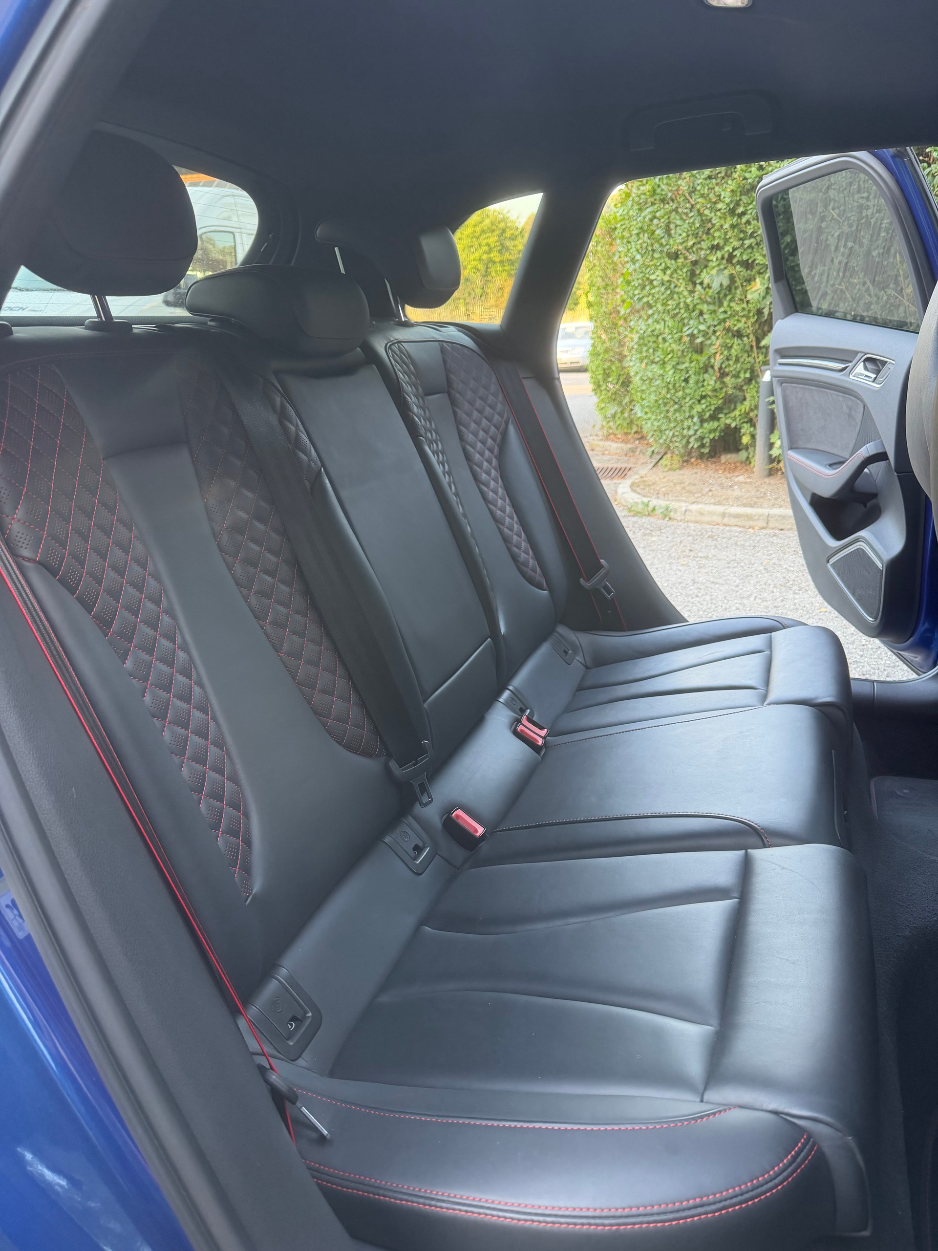 AUDI 2.5 T FSI quattro S-Tronic-image-12