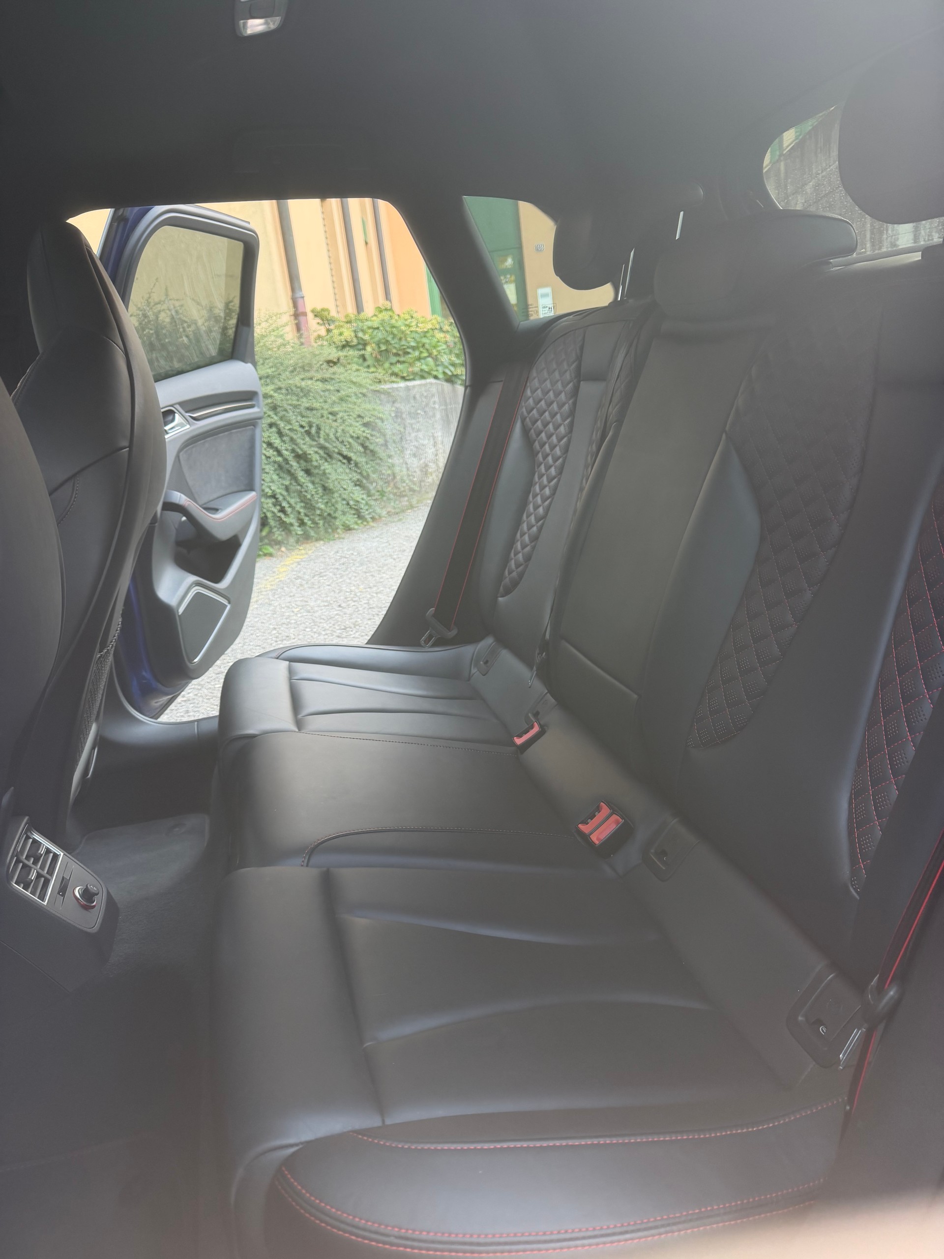 AUDI 2.5 T FSI quattro S-Tronic-image-10