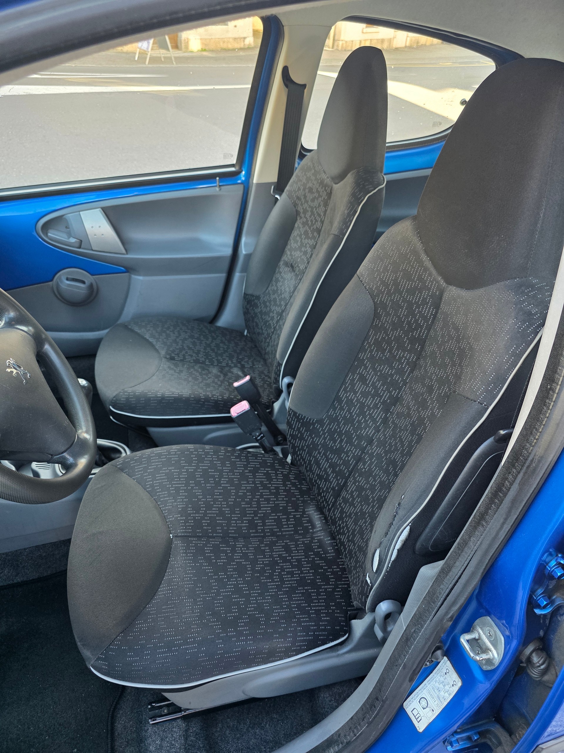 PEUGEOT 107 1.0 Trendy-image-9