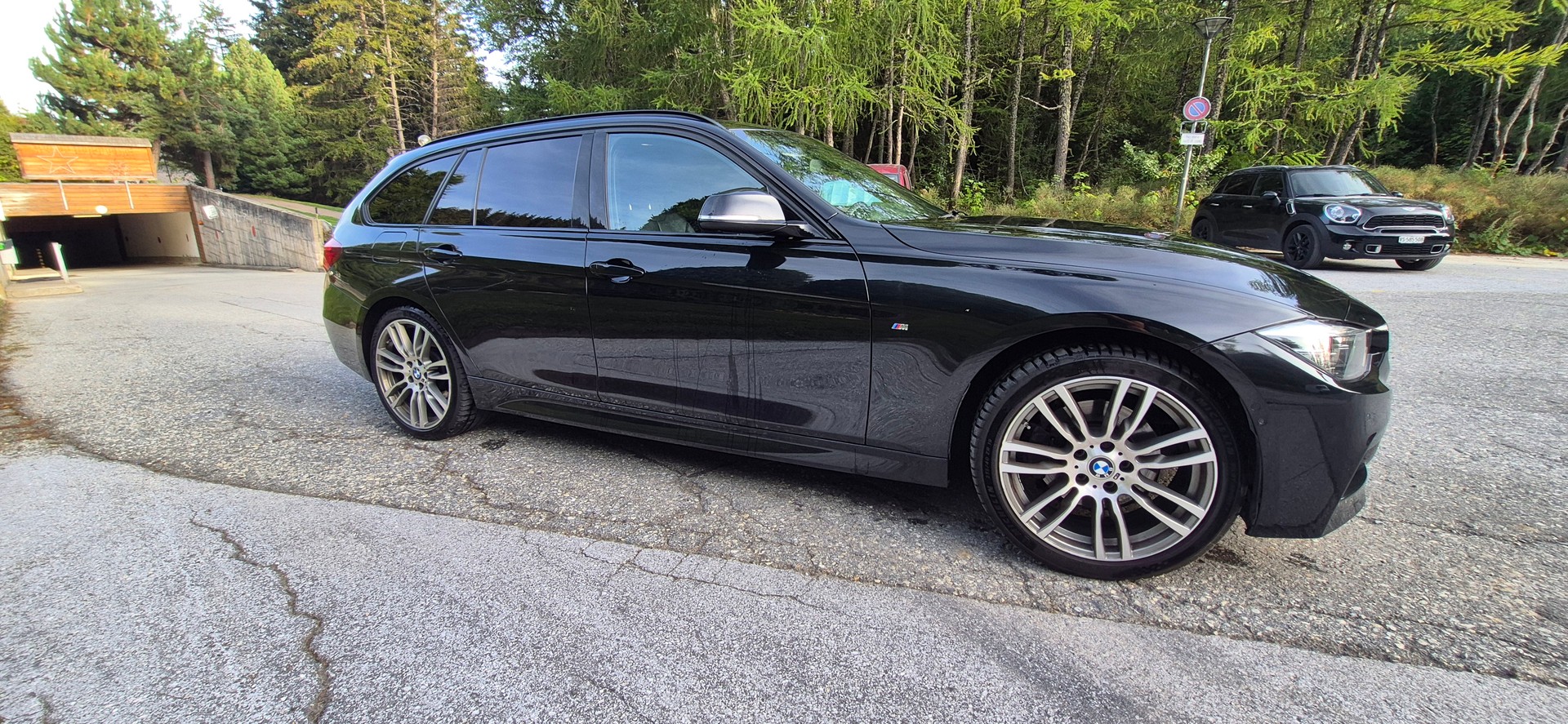 BMW 330i xDrive-image-3