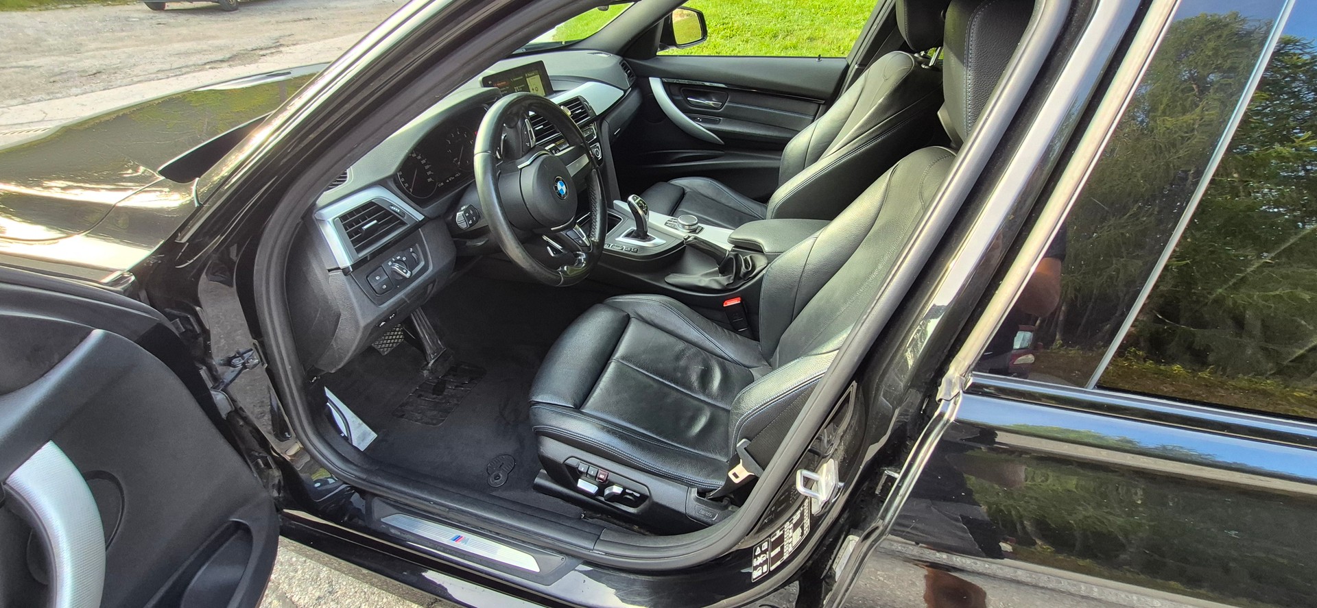 BMW 330i xDrive-image-1