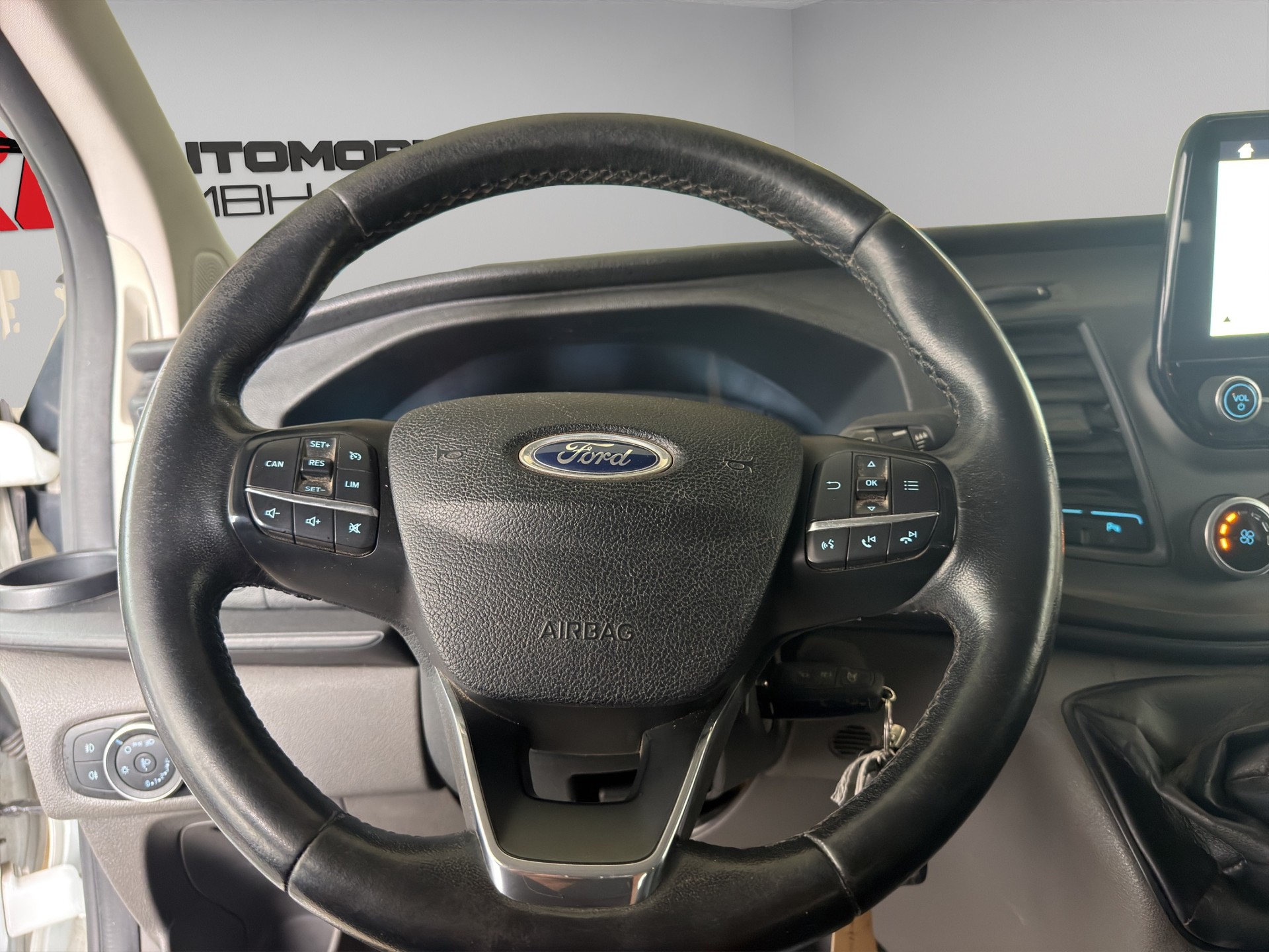 FORD Transit Custom 320 L2H1 Trend-image-10