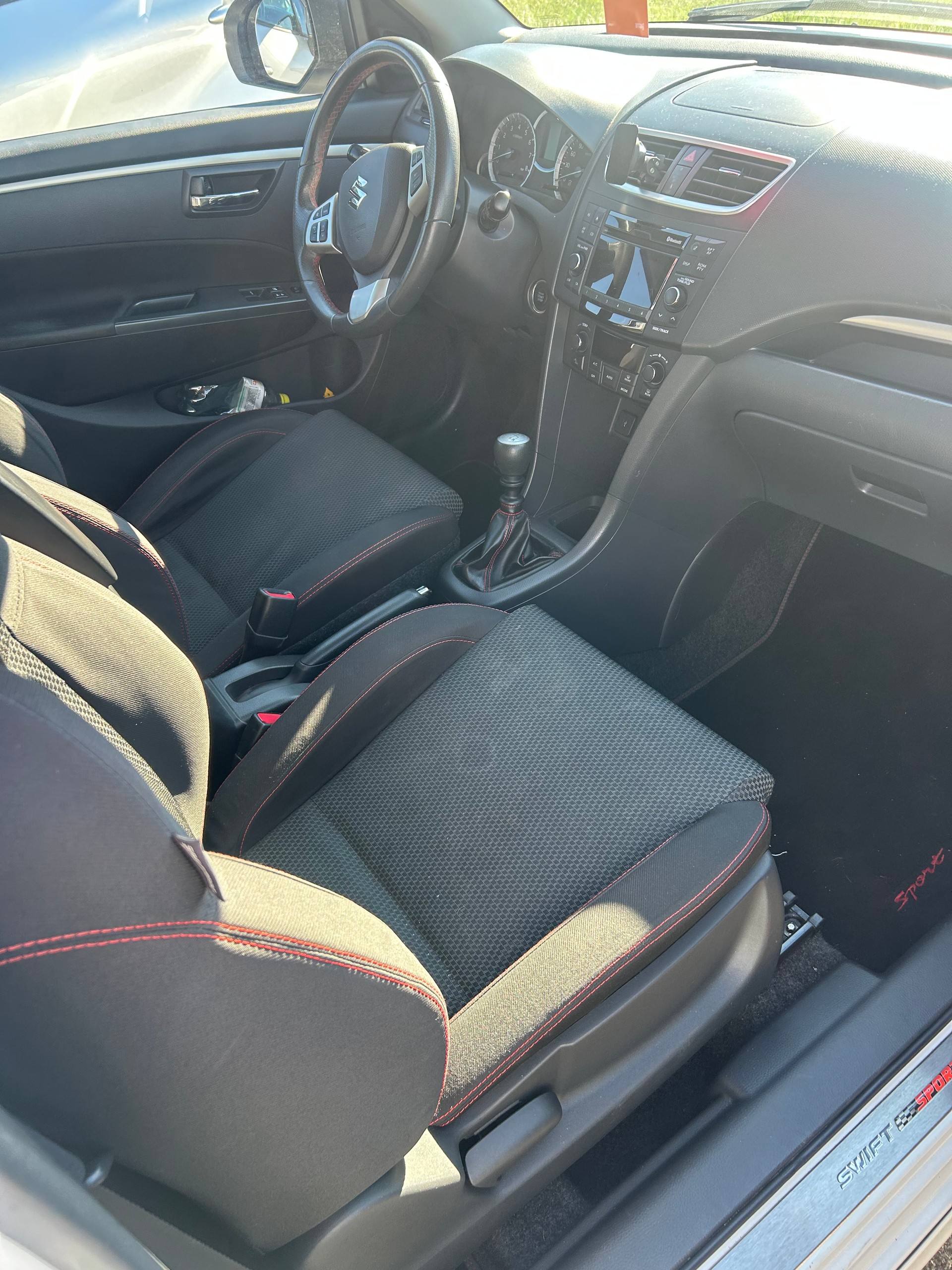 SUZUKI Swift 1.6i 16V Sport-image-2