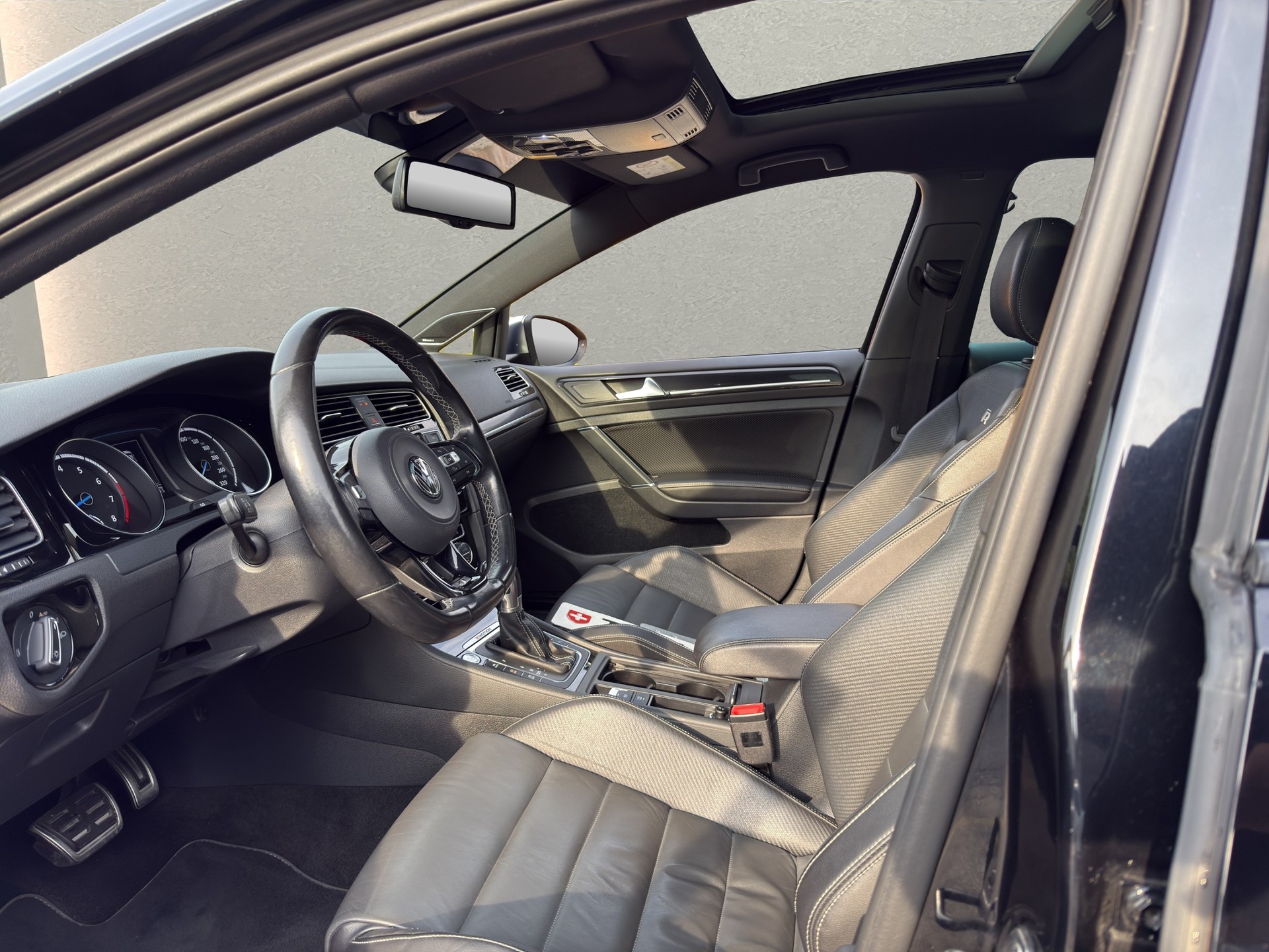 VW Golf 2.0 TSI R 4Motion DSG-image-8