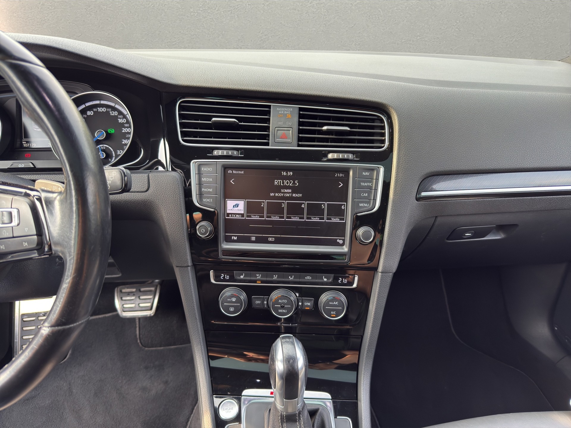 VW Golf 2.0 TSI R 4Motion DSG-image-11