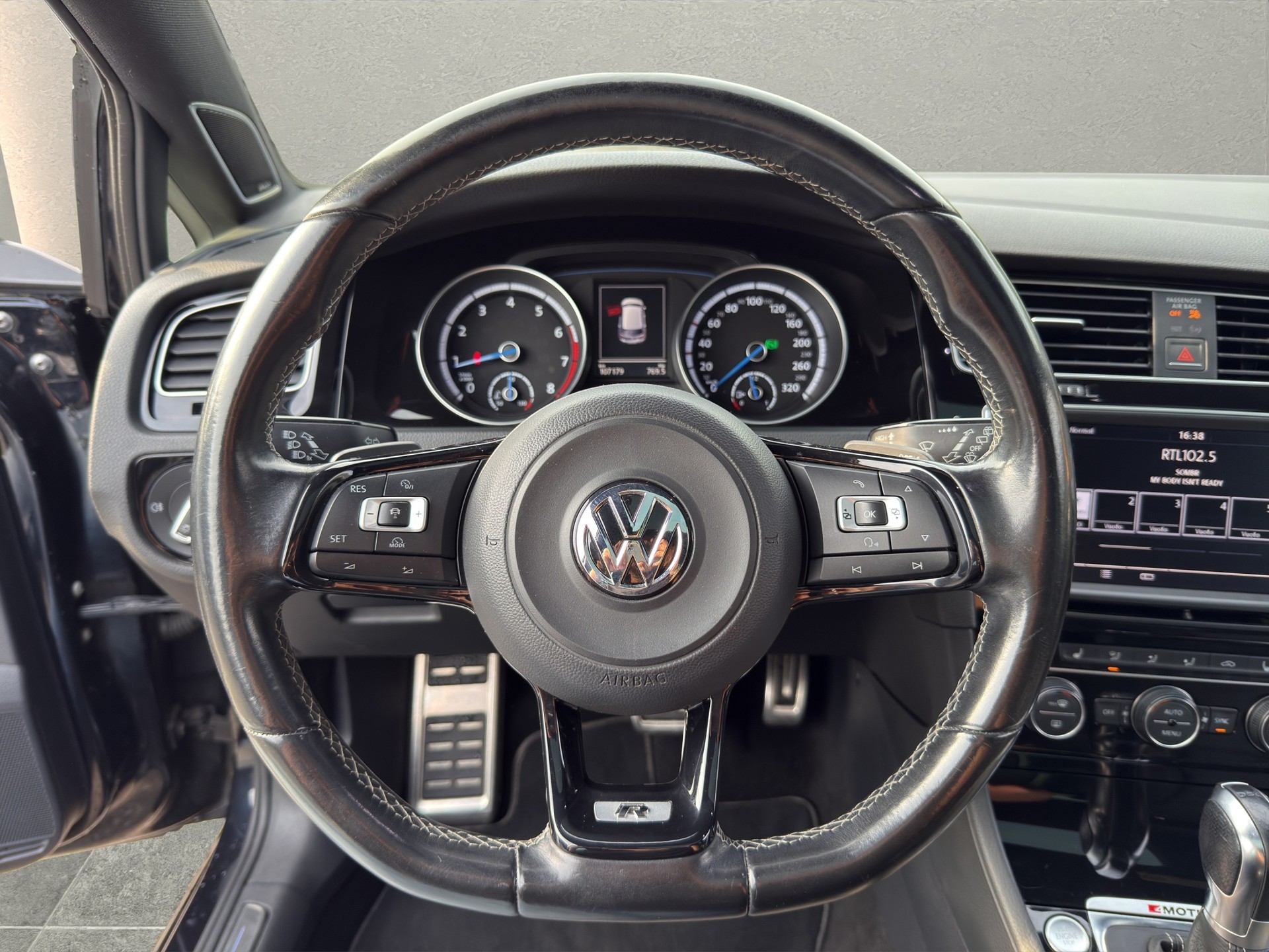 VW Golf 2.0 TSI R 4Motion DSG-image-9