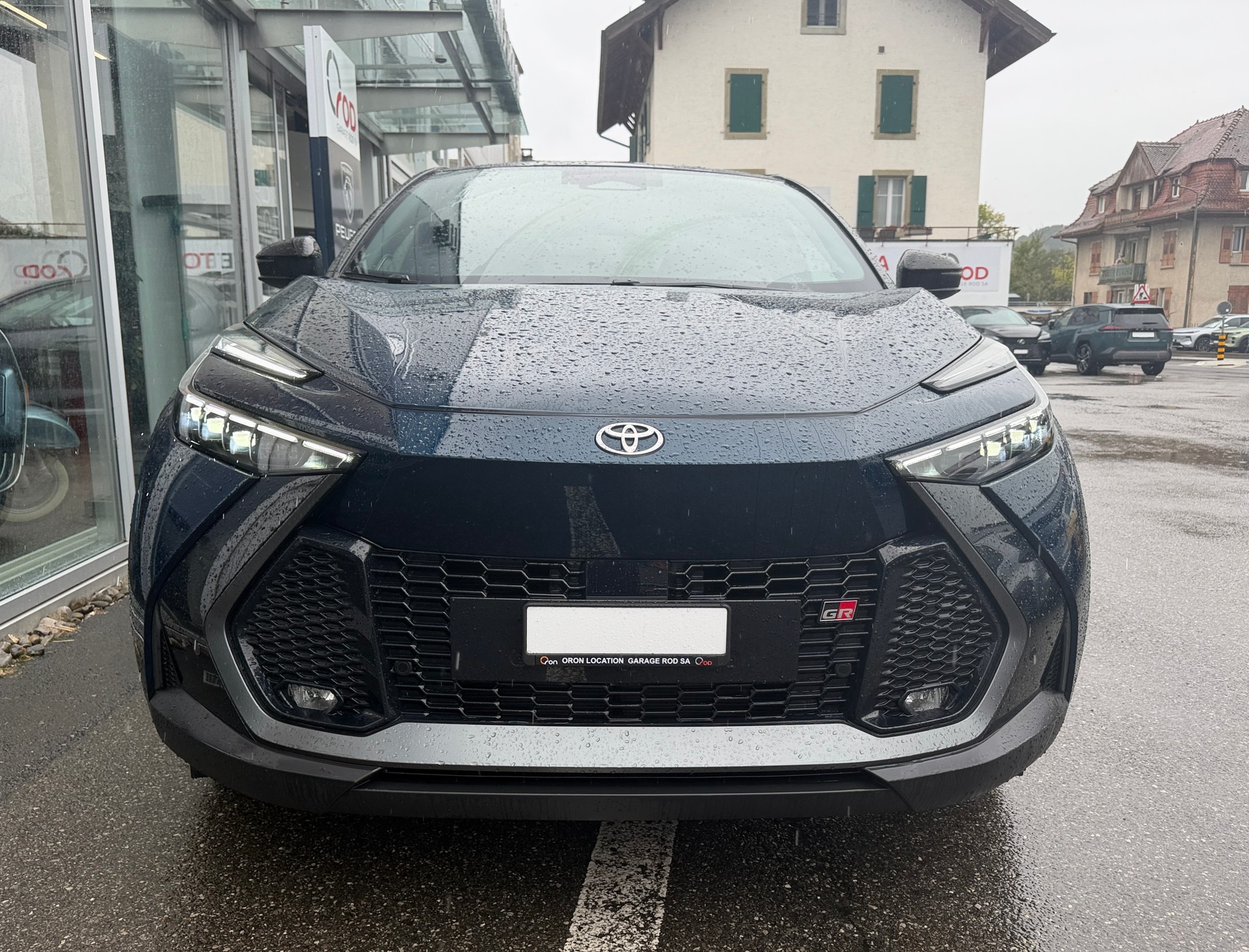 TOYOTA C-HR 2.0 HSD CVT GR Sport 4WD-image-1