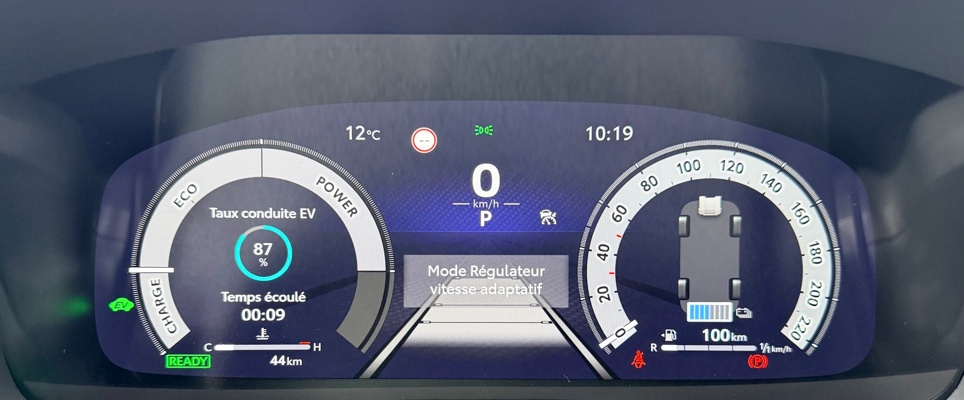 TOYOTA C-HR 2.0 HSD CVT GR Sport 4WD-image-19