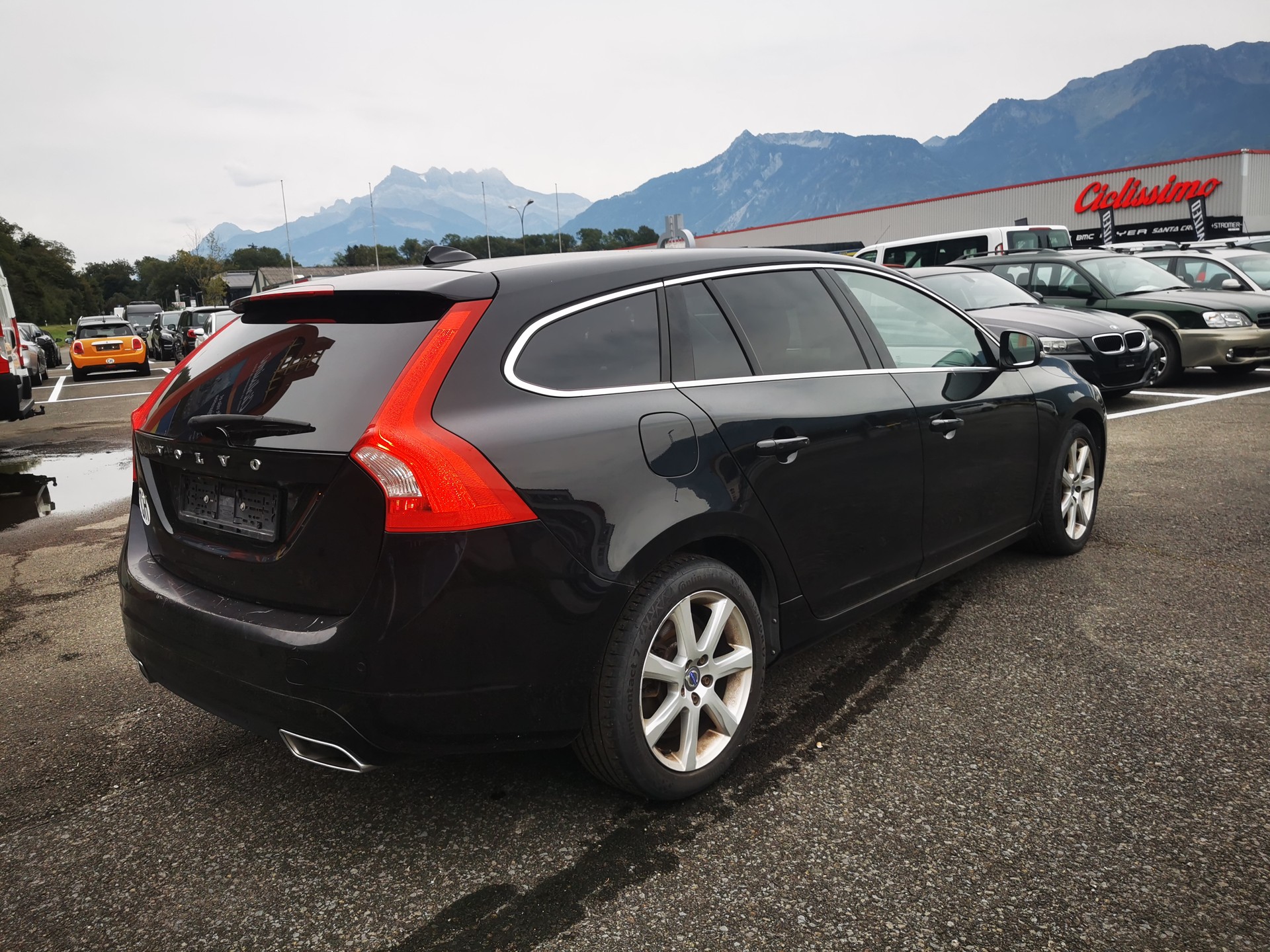 VOLVO V60 D4 AWD Momentum Geartronic-image-1