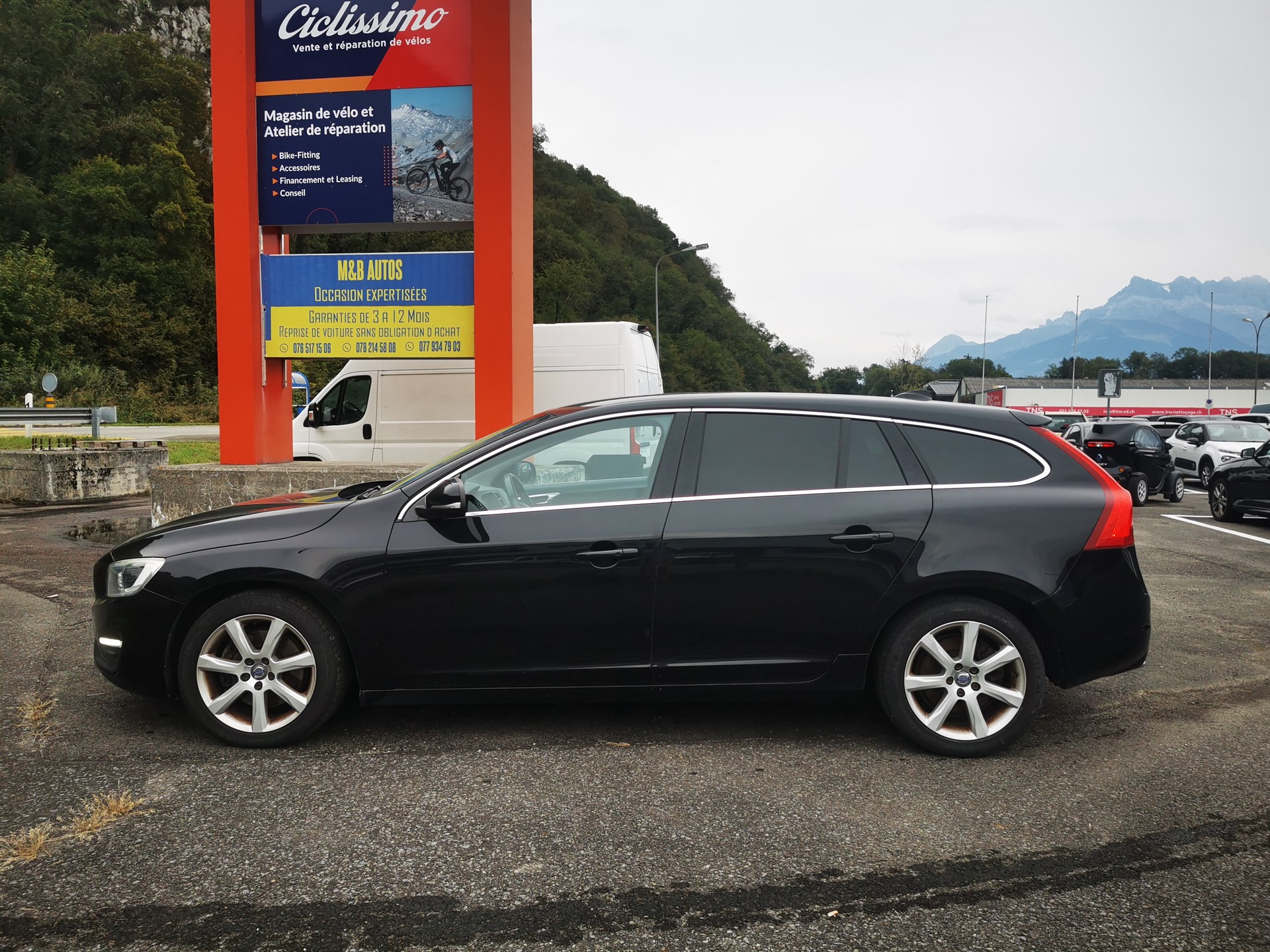 VOLVO V60 D4 AWD Momentum Geartronic-image-3
