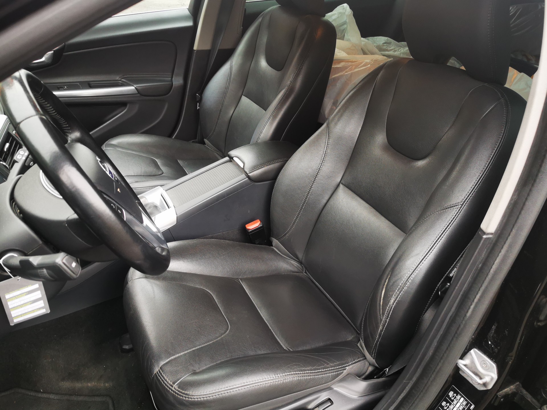 VOLVO V60 D4 AWD Momentum Geartronic-image-8