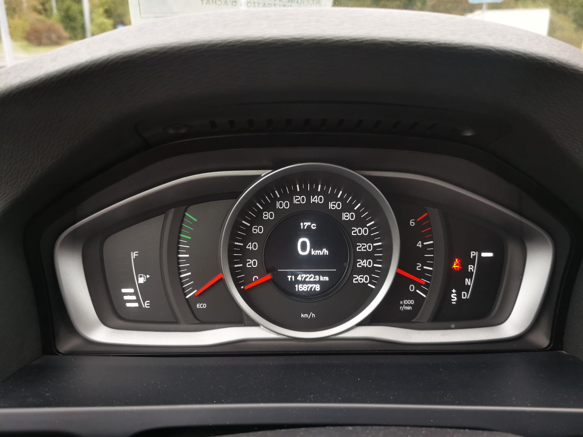 VOLVO V60 D4 AWD Momentum Geartronic-image-12
