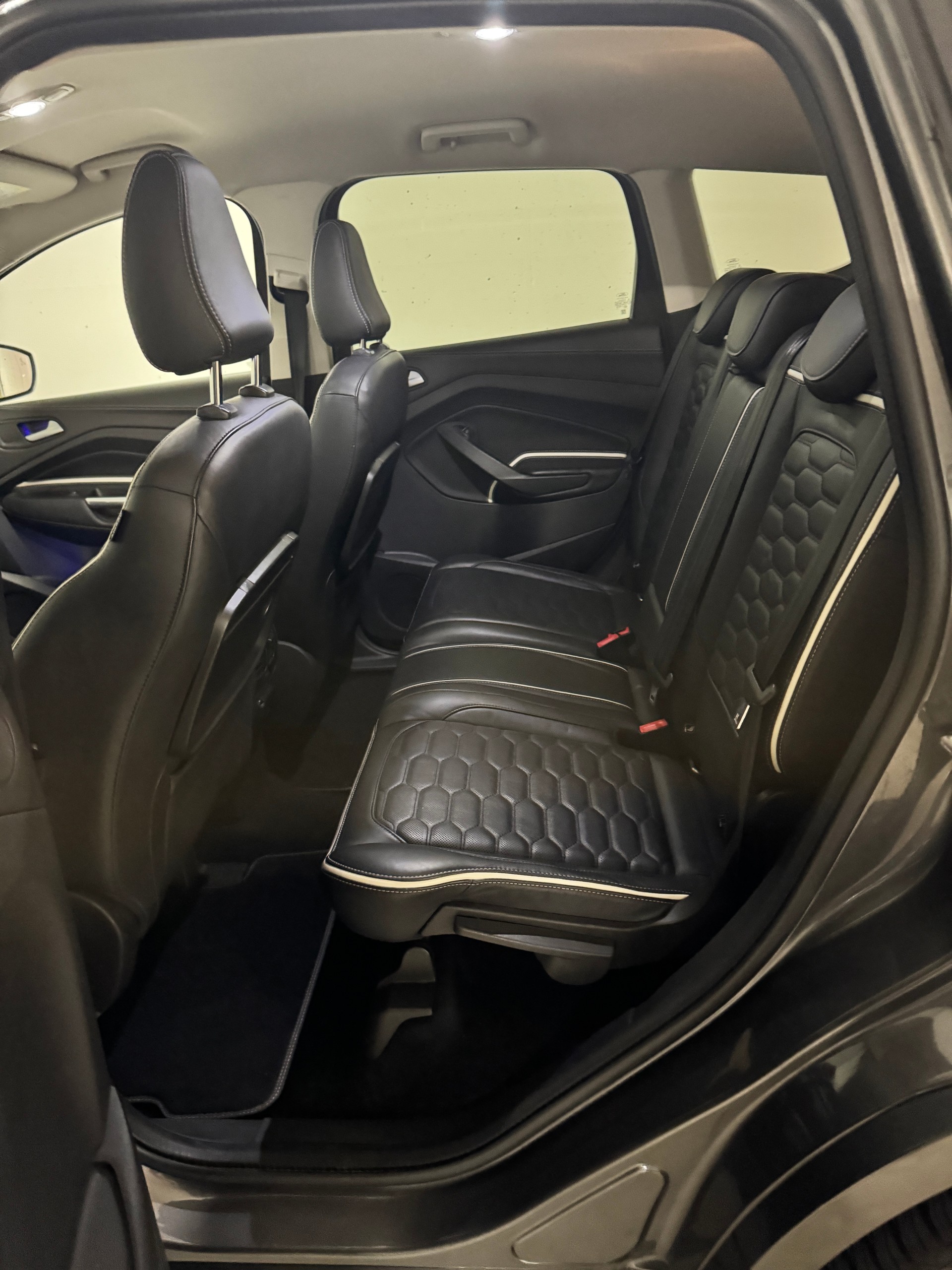 FORD Kuga 2.0 TDCi ST Line 4WD PowerShift Vignale-image-7