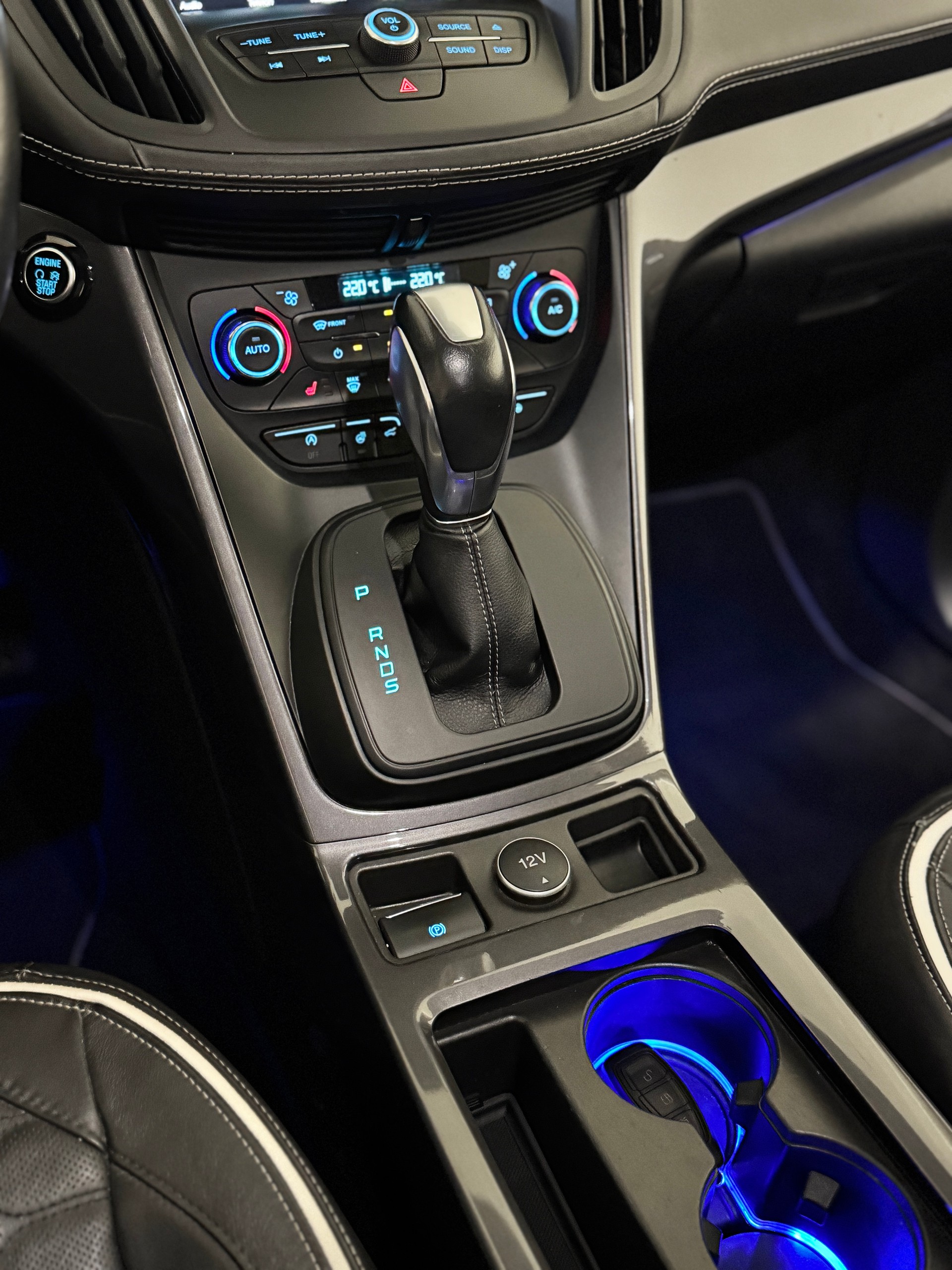 FORD Kuga 2.0 TDCi ST Line 4WD PowerShift Vignale-image-12