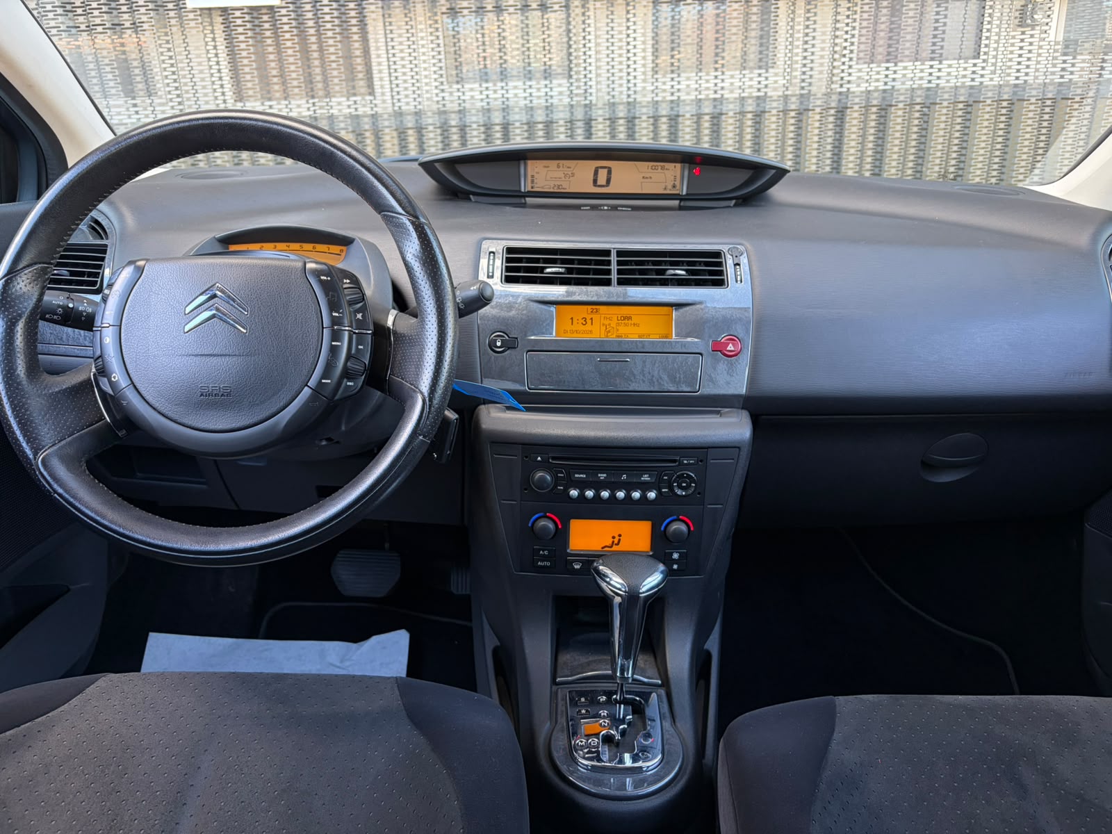 CITROEN C4 Berline 2.0i 16V Exclusive Automatic-image-8