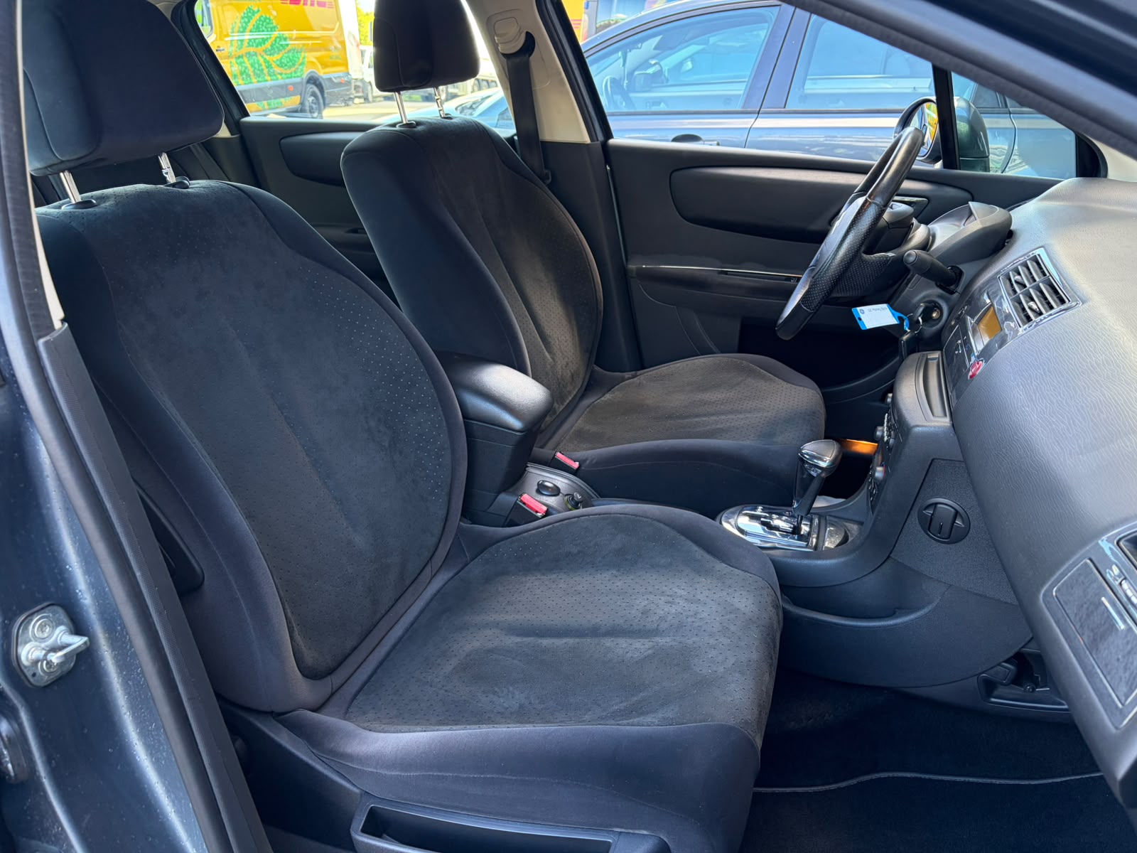 CITROEN C4 Berline 2.0i 16V Exclusive Automatic-image-12