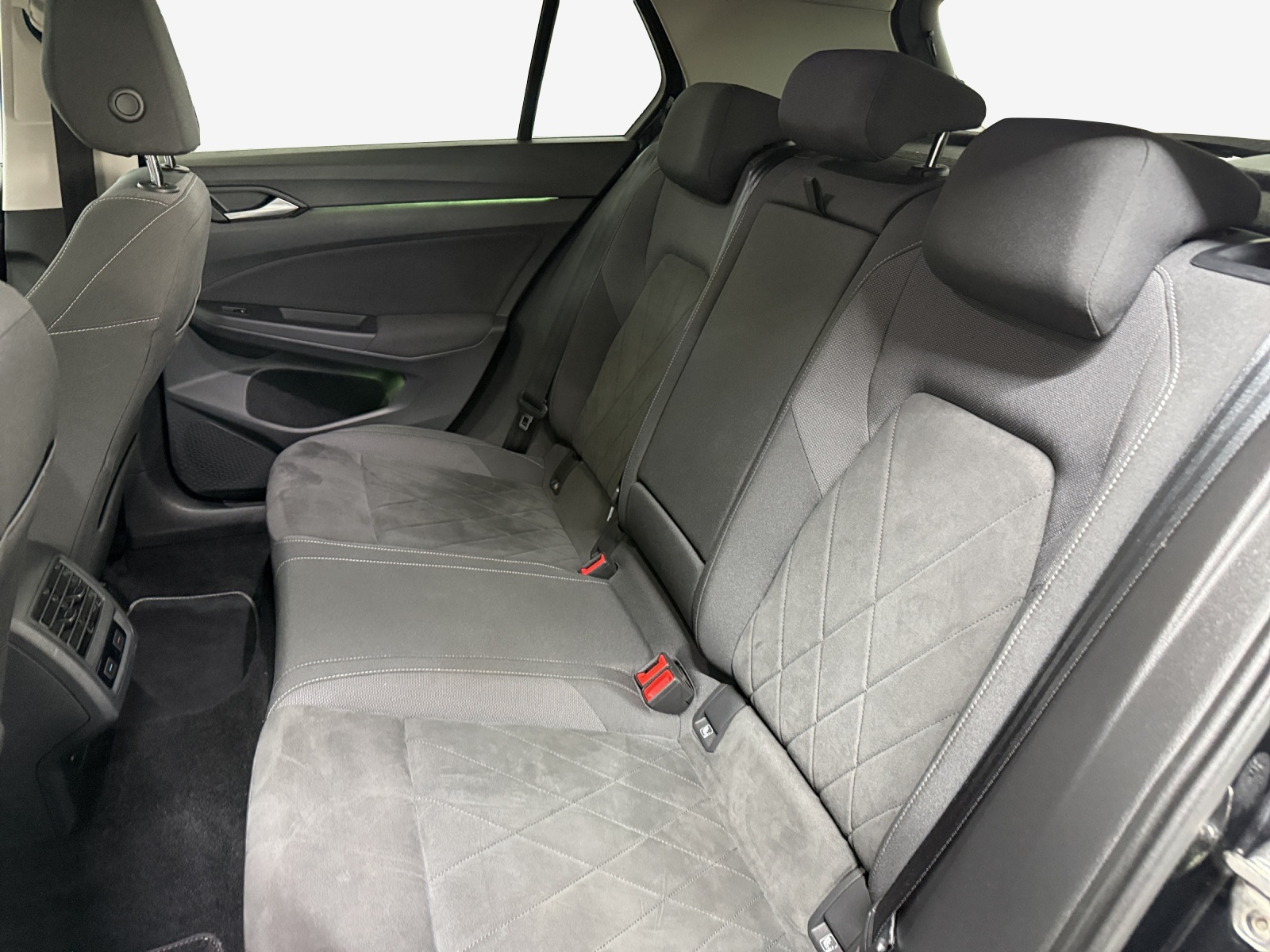 VW Golf 1.5 eTSI mHEV ACT Style DSG-image-11