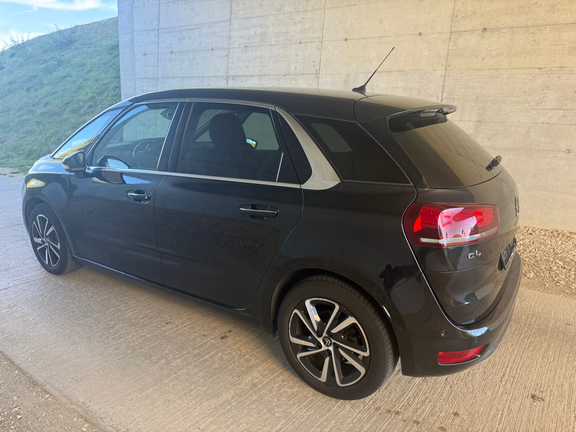 CITROEN C4 Picasso 1.2 Pure Tech Feel EAT6-image-2