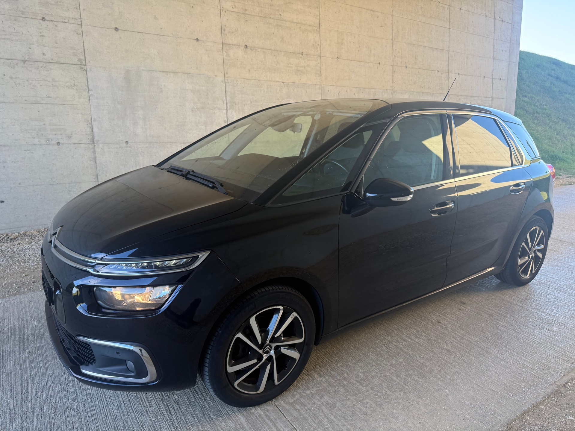 CITROEN C4 Picasso 1.2 Pure Tech Feel EAT6-image-1