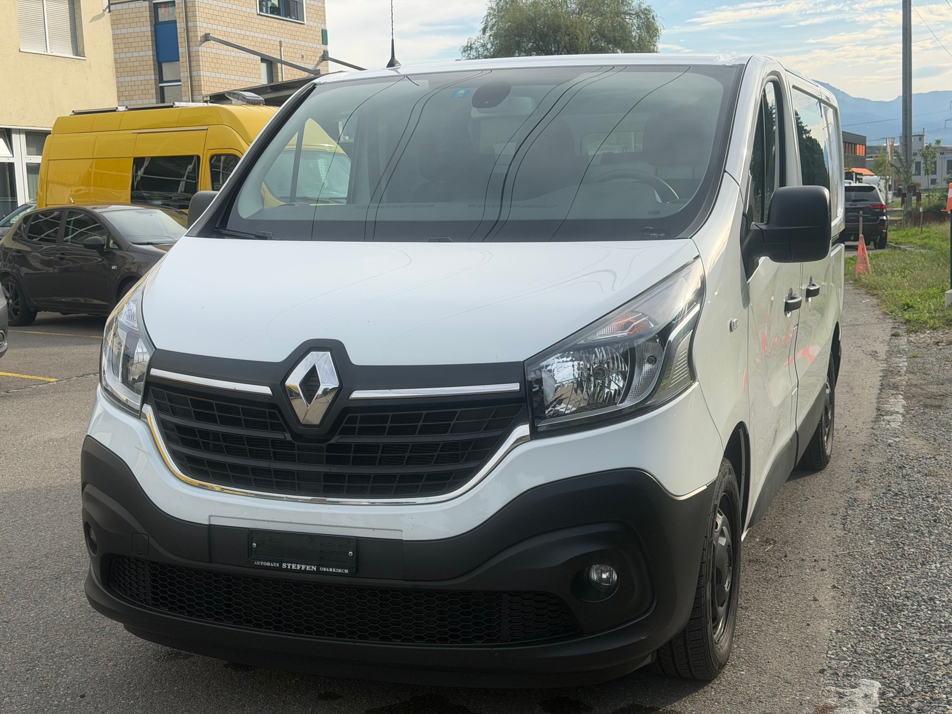 RENAULT Trafic 2.0 dCi 120 3.0t Business L1H1-image-1