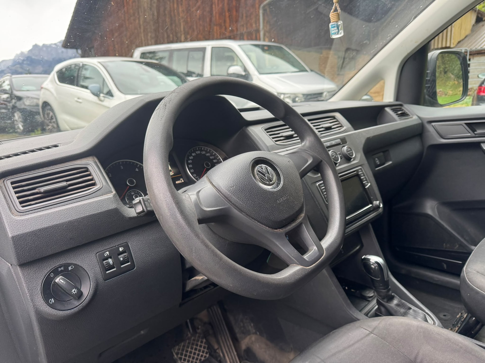 VW Caddy 2.0TDI BlueMotion Technology DSG-image-8