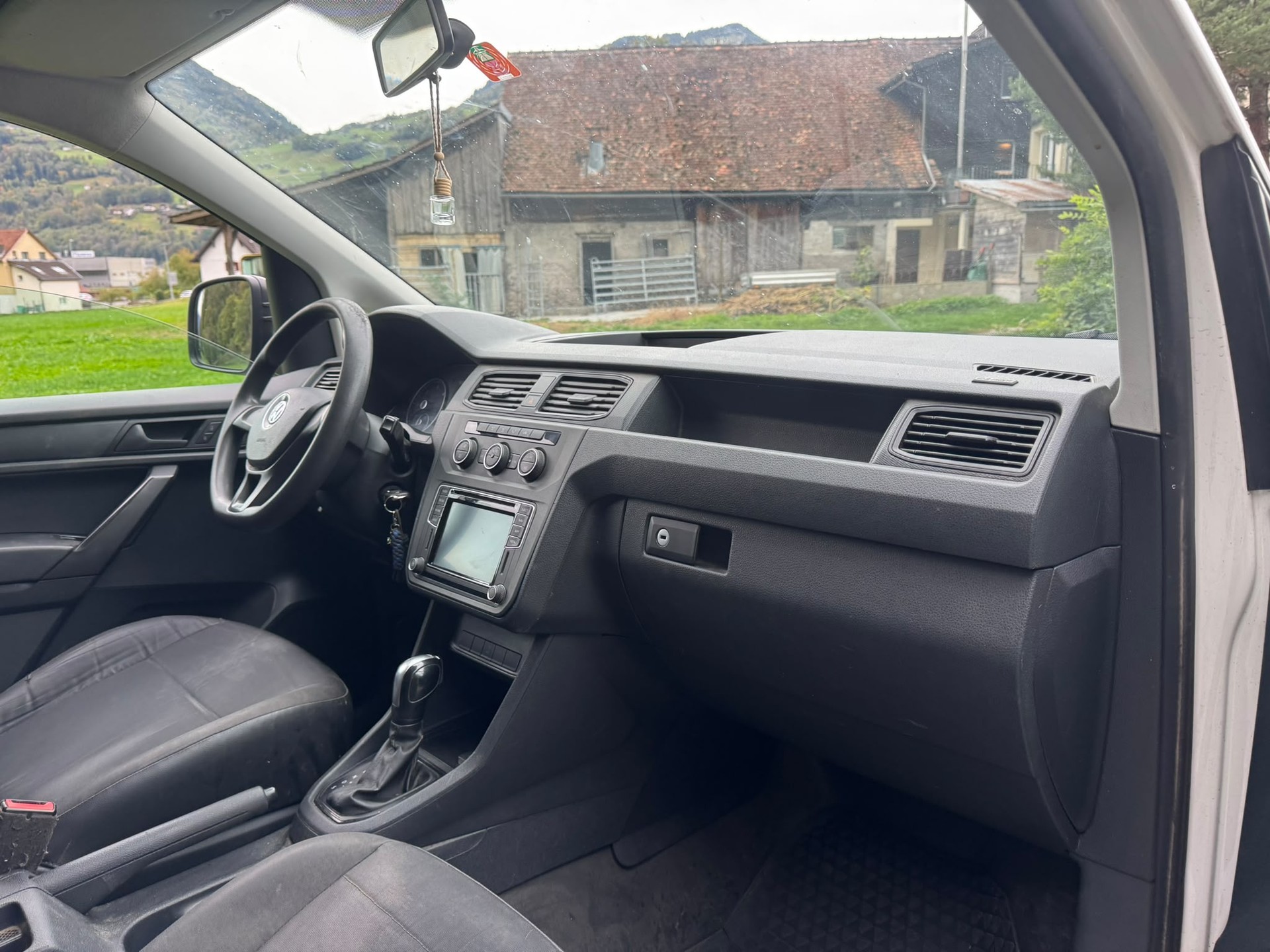 VW Caddy 2.0TDI BlueMotion Technology DSG-image-9