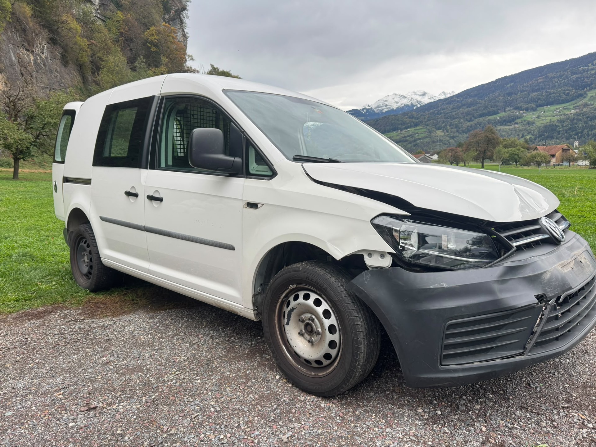 VW Caddy 2.0TDI BlueMotion Technology DSG-image-2