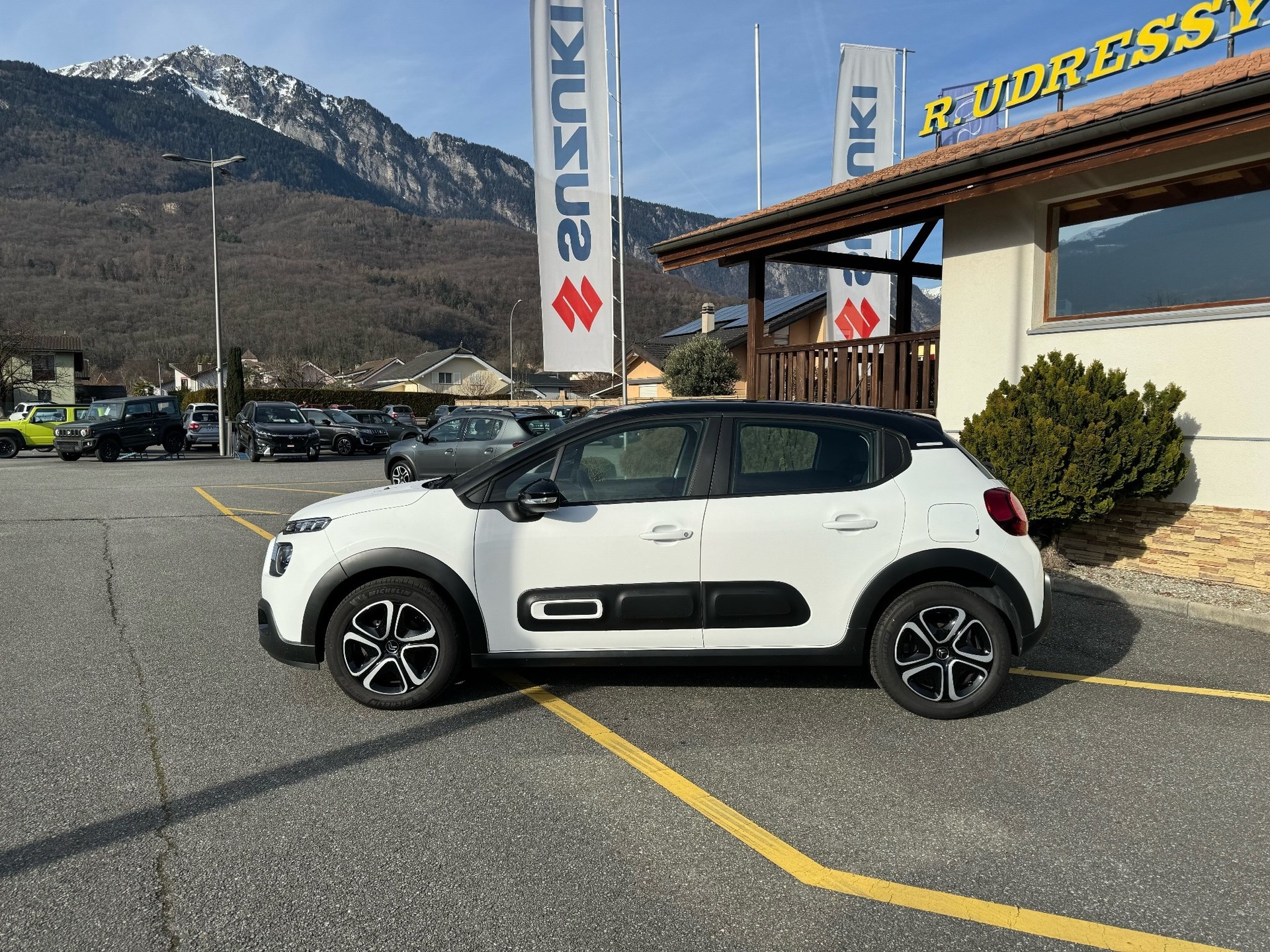 CITROEN C3 1.2i PureTech Swiss Edition EAT6-image-1