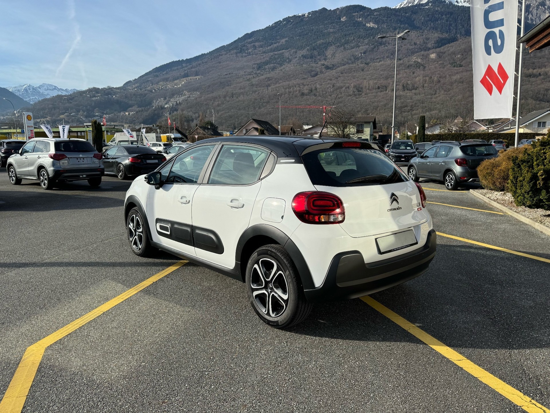CITROEN C3 1.2i PureTech Swiss Edition EAT6-image-2