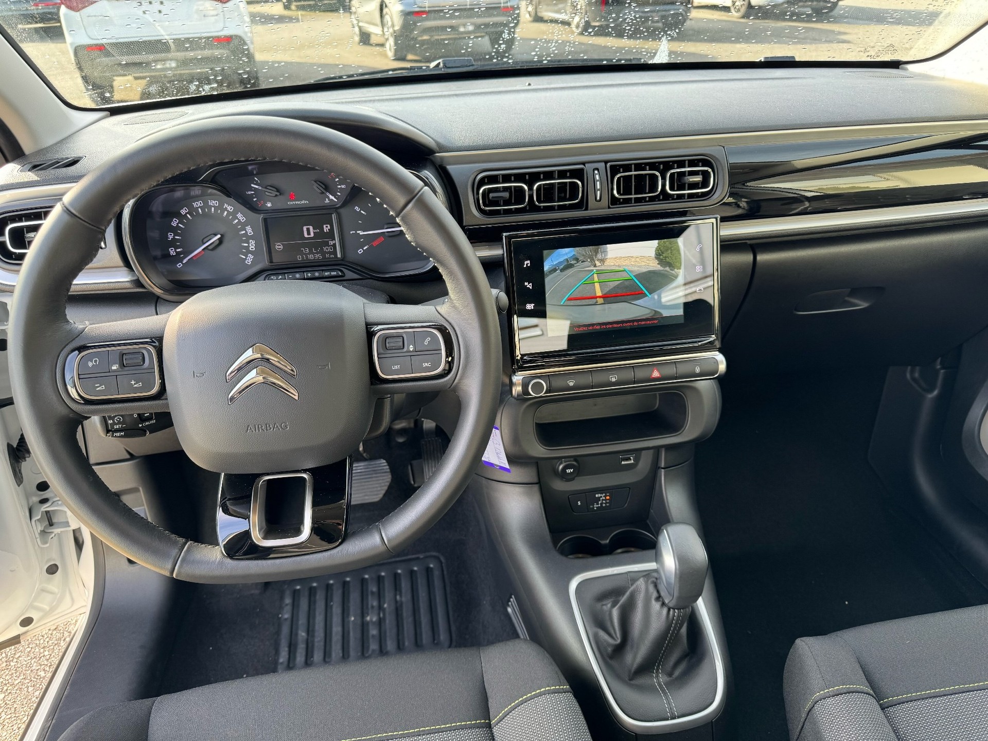 CITROEN C3 1.2i PureTech Swiss Edition EAT6-image-9