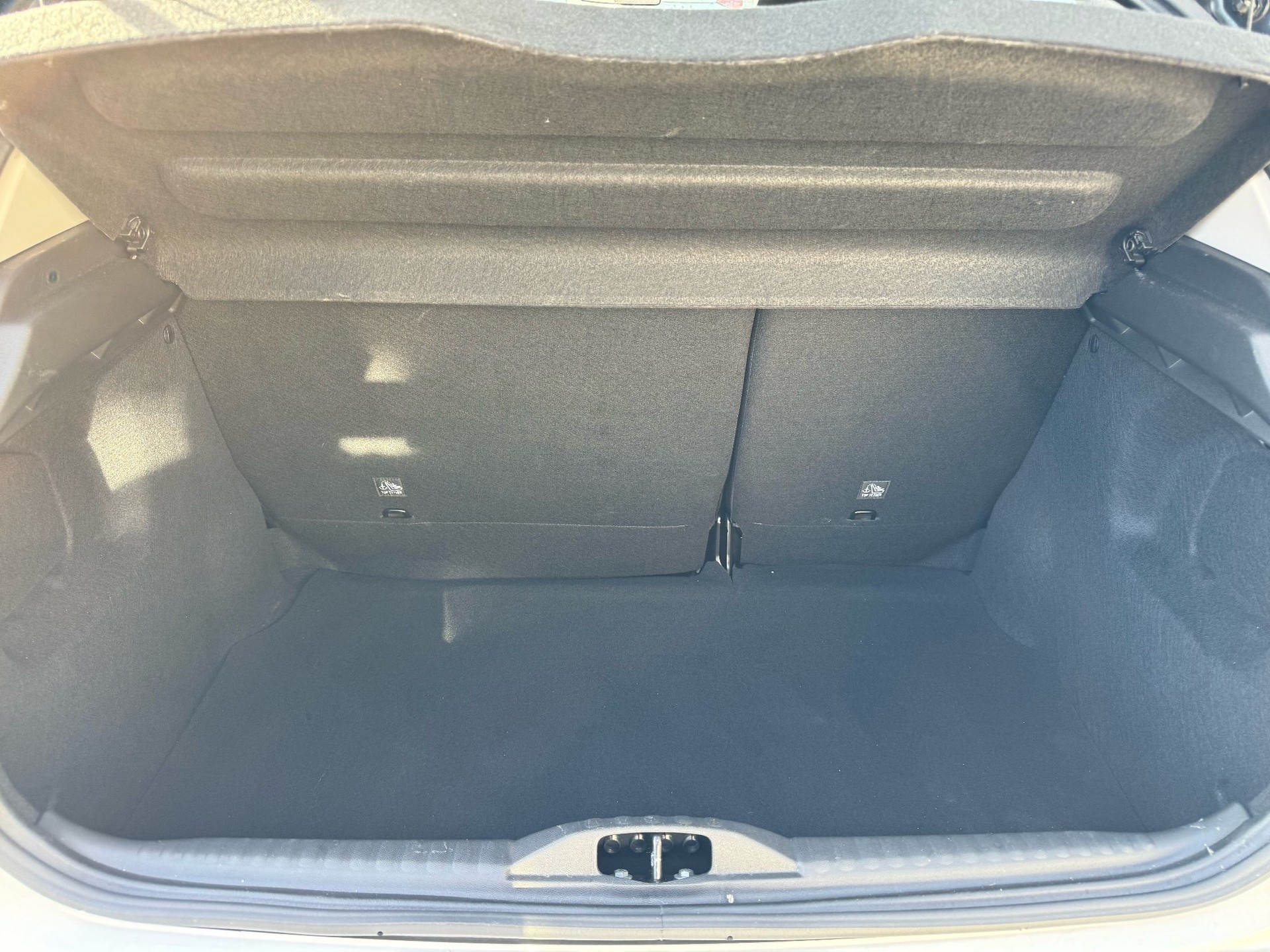 CITROEN C3 1.2i PureTech Swiss Edition EAT6-image-12