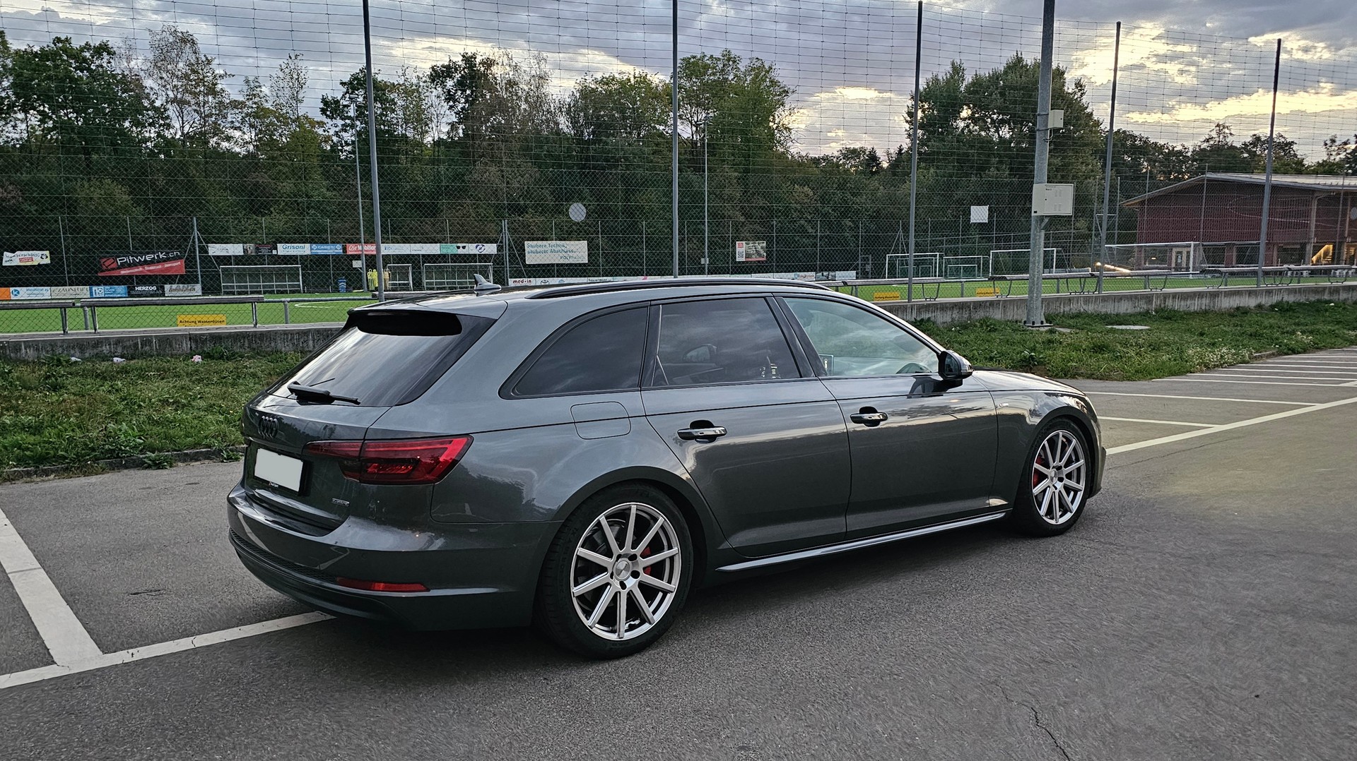 AUDI A4 Avant 2.0 TDI Sport quattro S-tronic-image-4