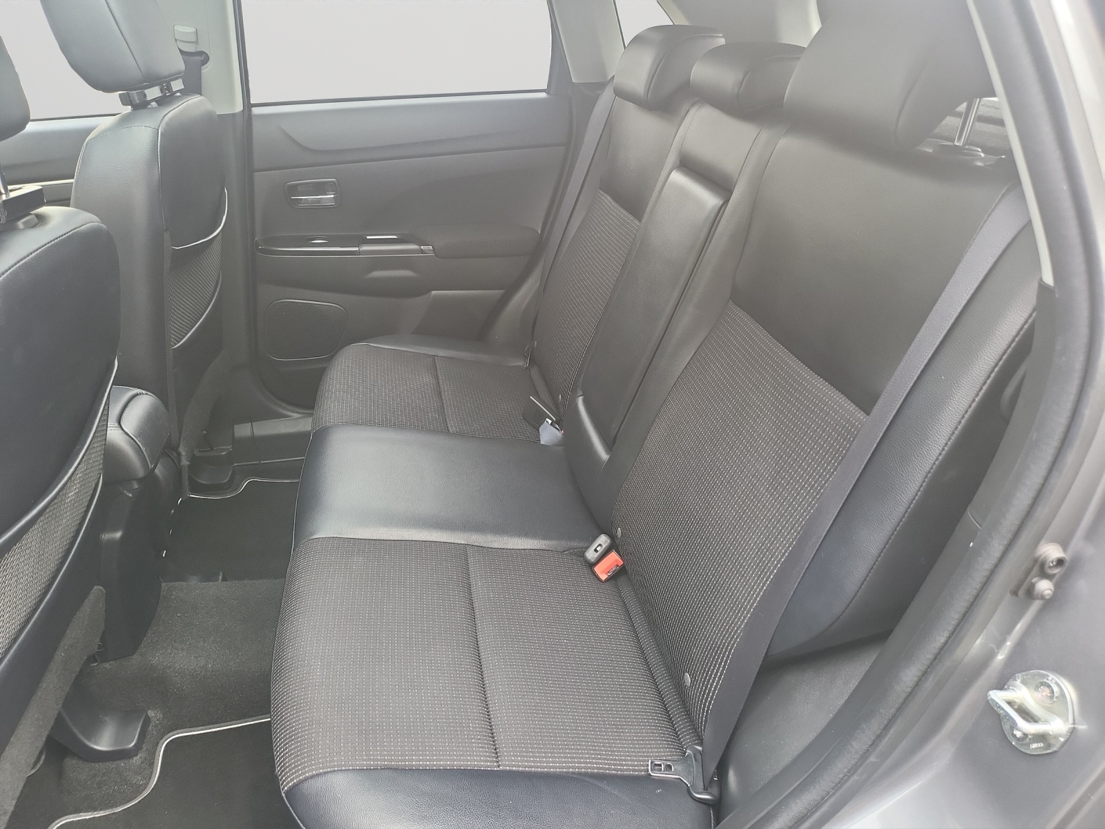 PEUGEOT 4008 1.8 HDi Allure 4WD-image-7