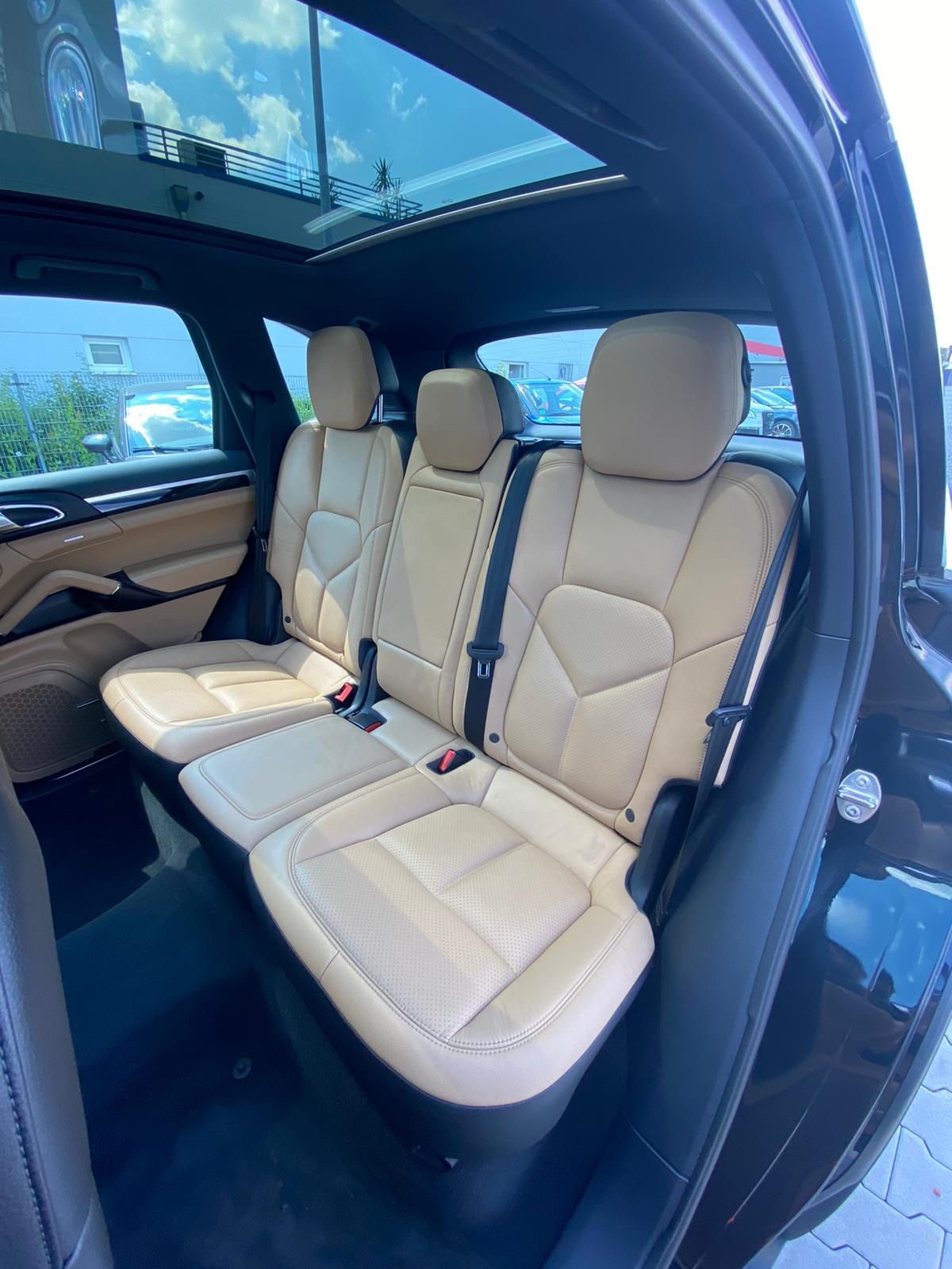 PORSCHE CAYENNE-image-4