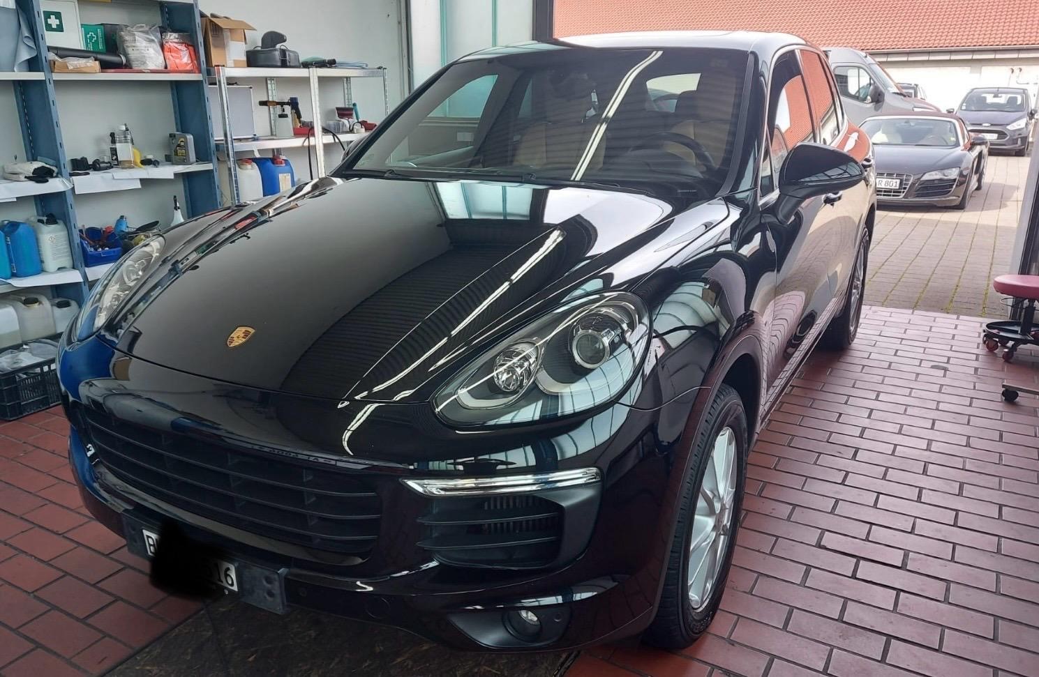 PORSCHE CAYENNE-image-0
